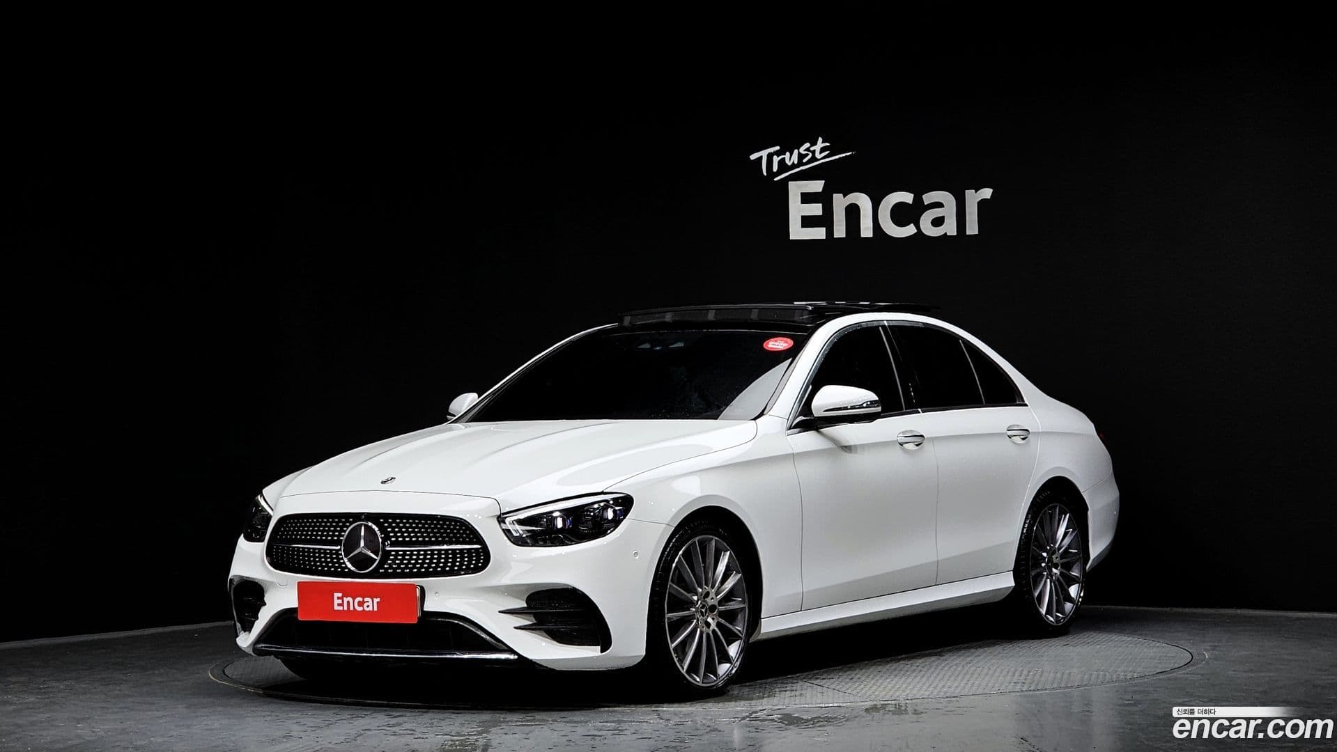 Main__Slider__Photo:E-Class Mercedes-Benz 2022.3-0