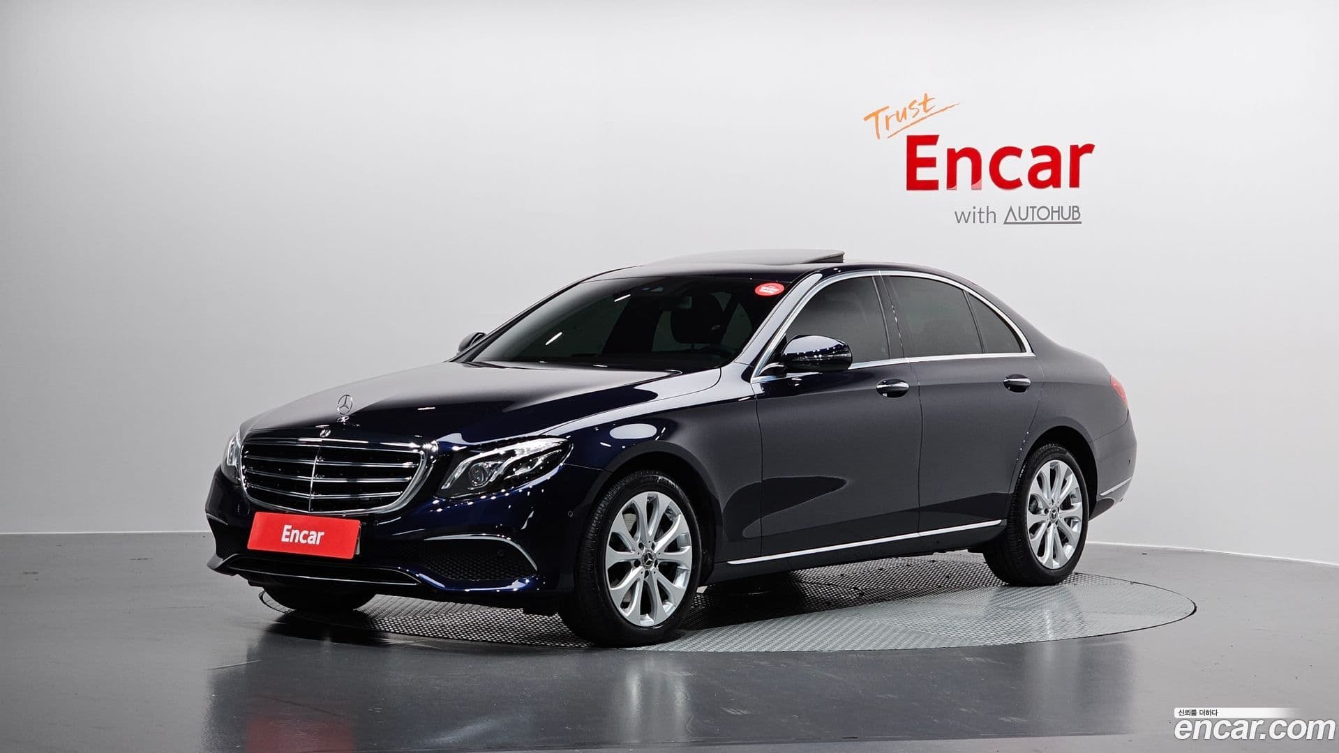 Main__Slider__Photo:E-Class Mercedes-Benz 2020.6-0
