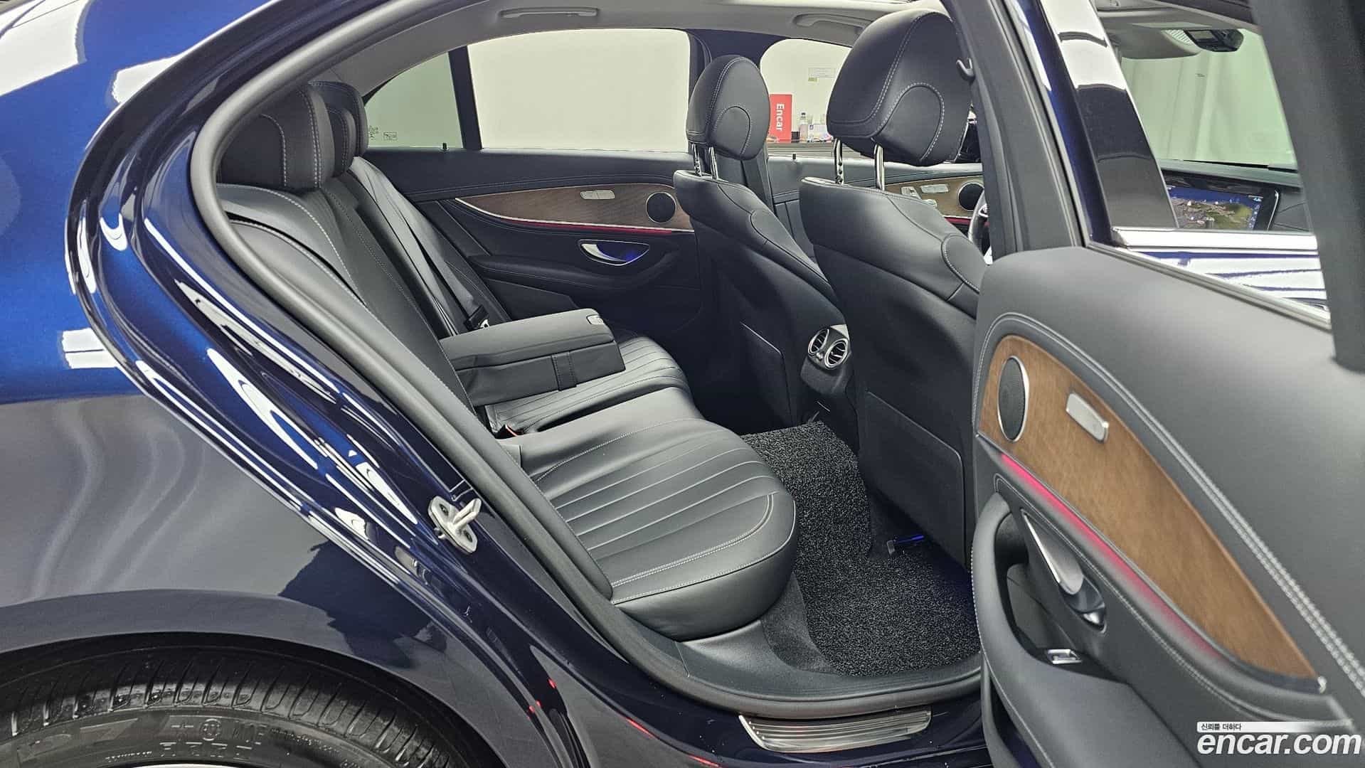 E-Class Mercedes-Benz 2020.6-OPTION-016