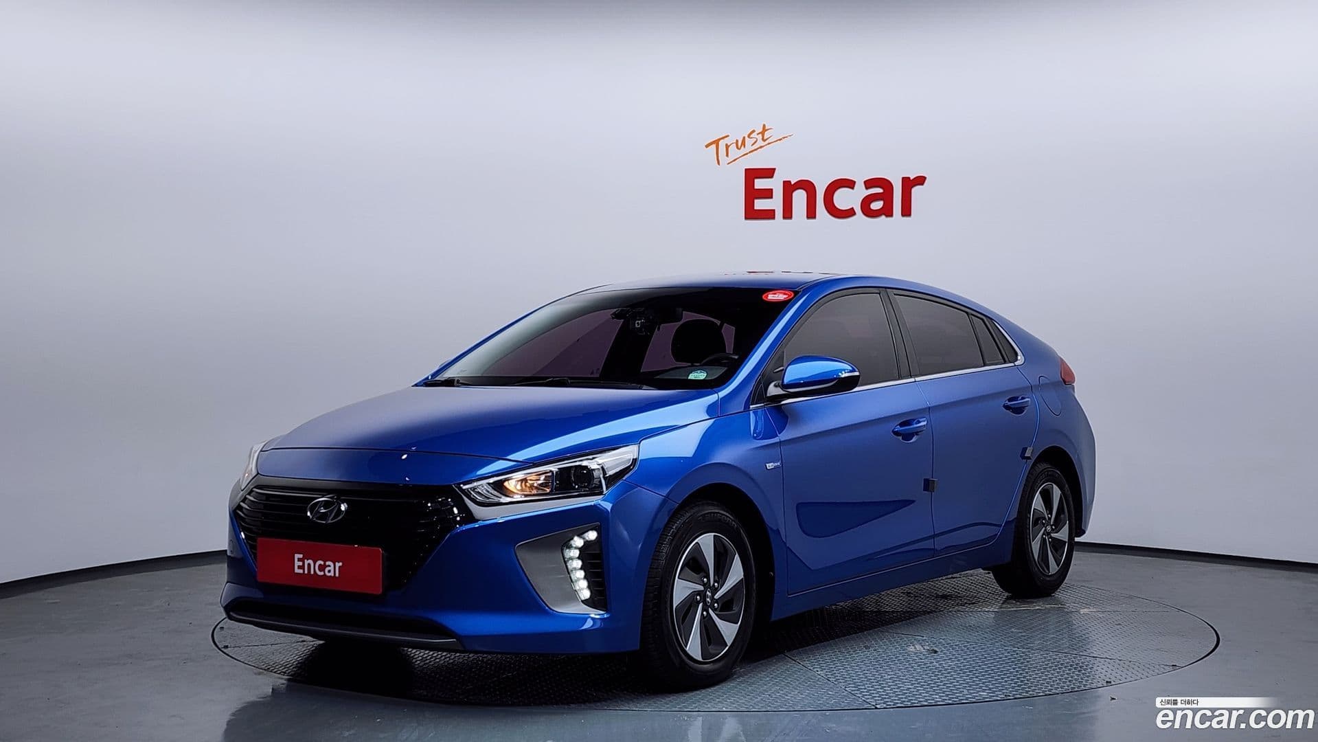 Main__Slider__Photo:Ioniq Hyundai 2016.6-0