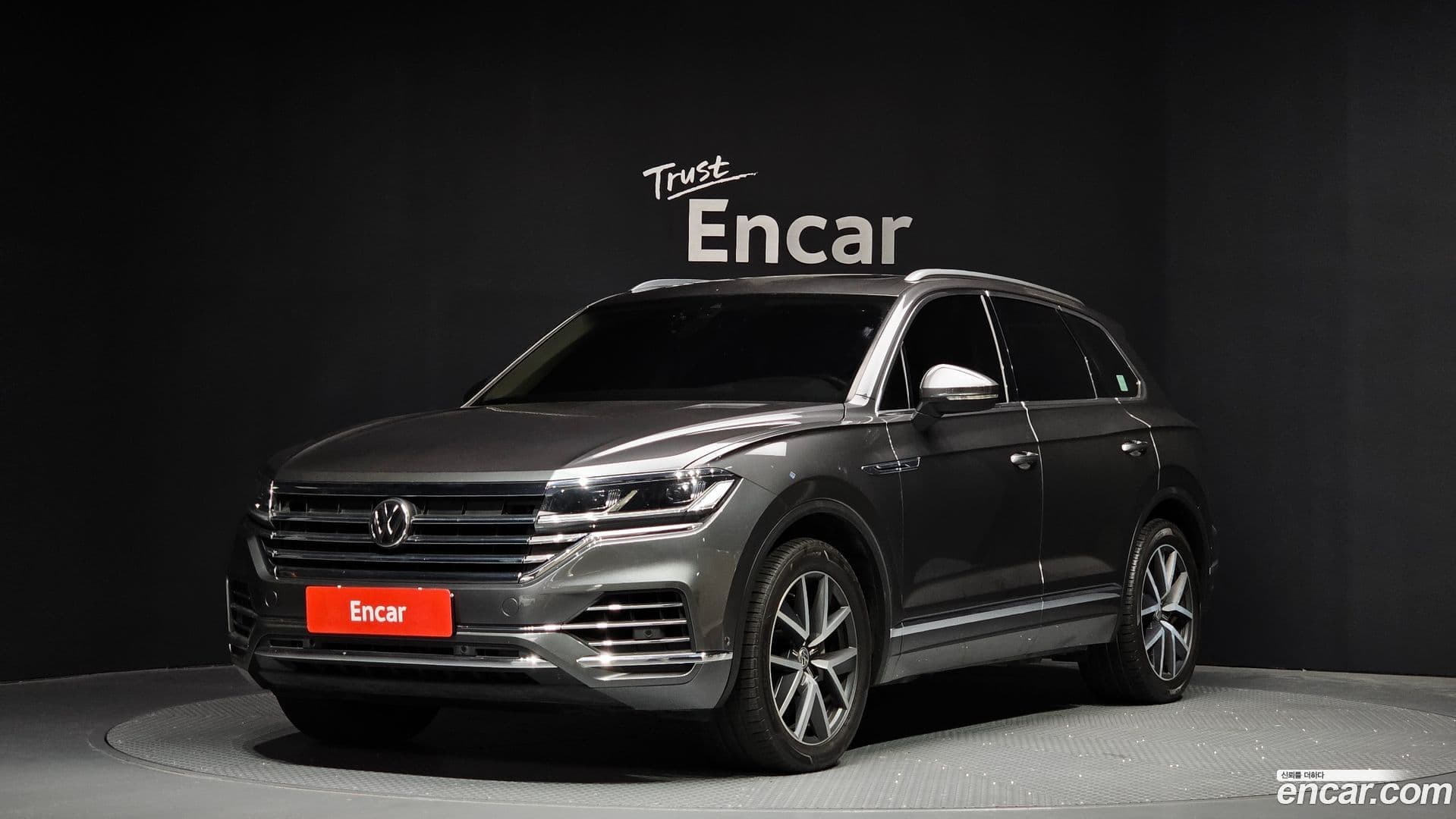 Main__Slider__Photo:Touareg Volkswagen 2020.1-0