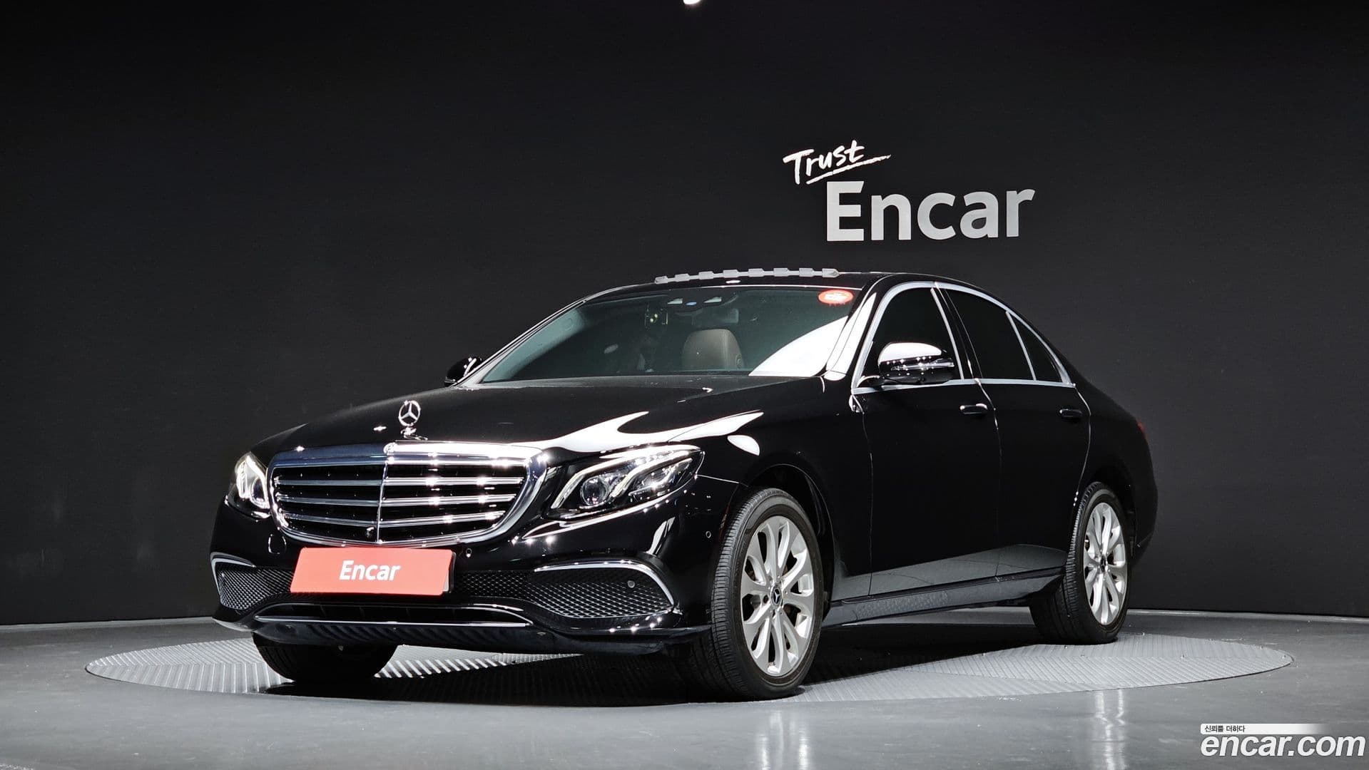 Main__Slider__Photo:E-Class Mercedes-Benz 2018.9-0