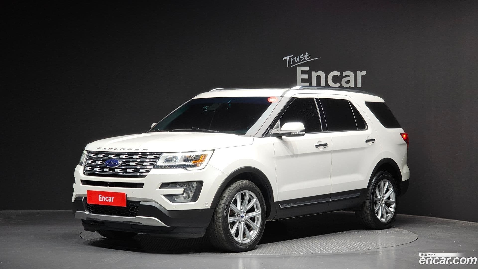 Main__Slider__Photo:Explorer Ford 2016.9-0