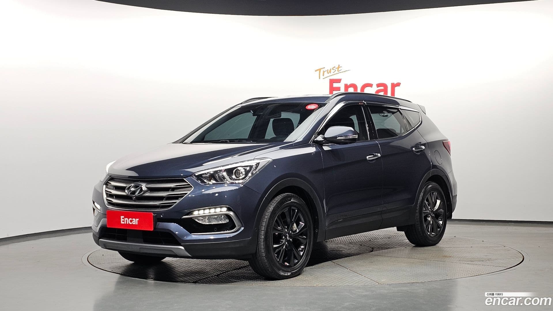 Main__Slider__Photo:Santafe Hyundai 2017.0-0