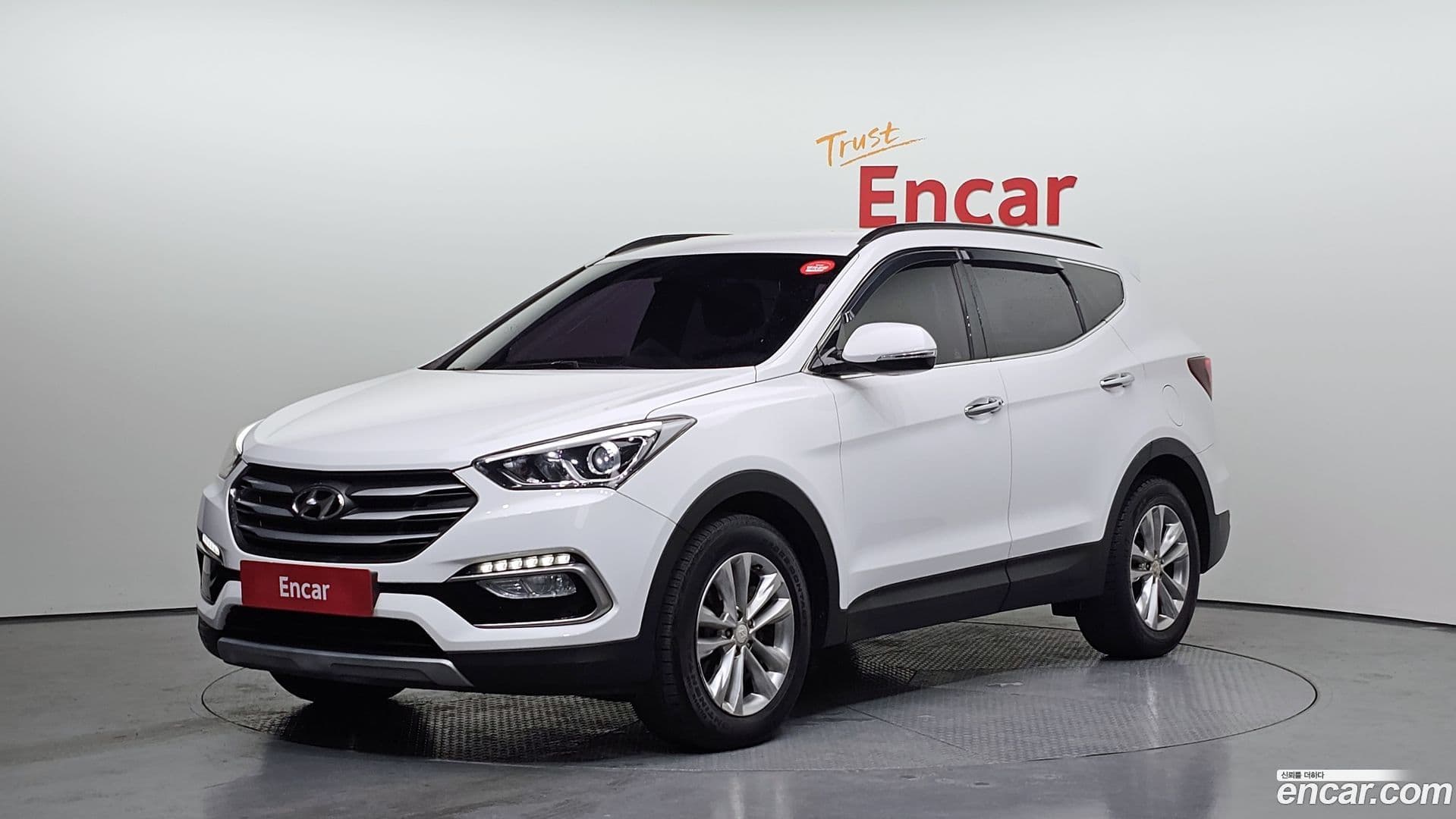 Main__Slider__Photo:Santafe Hyundai 2016.3-0