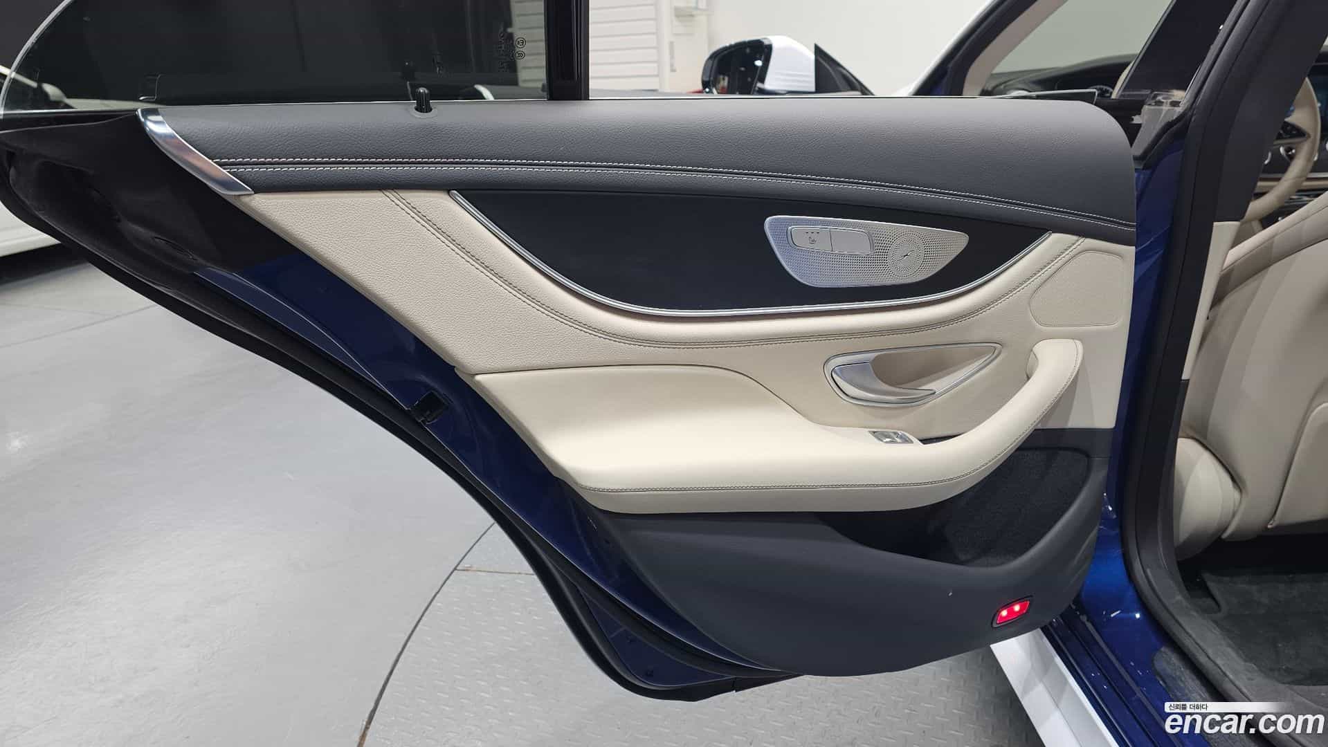 CLS-Class Mercedes-Benz 2022.10-INNER-035