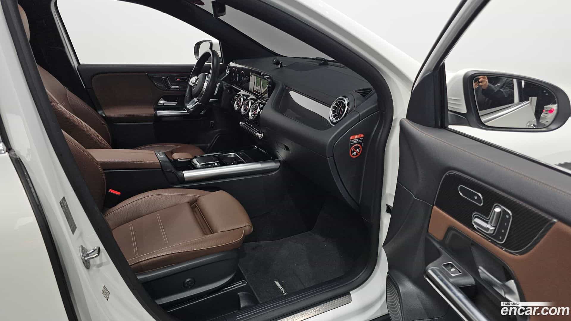 GLA-Class Mercedes-Benz 2023.1-INNER-010