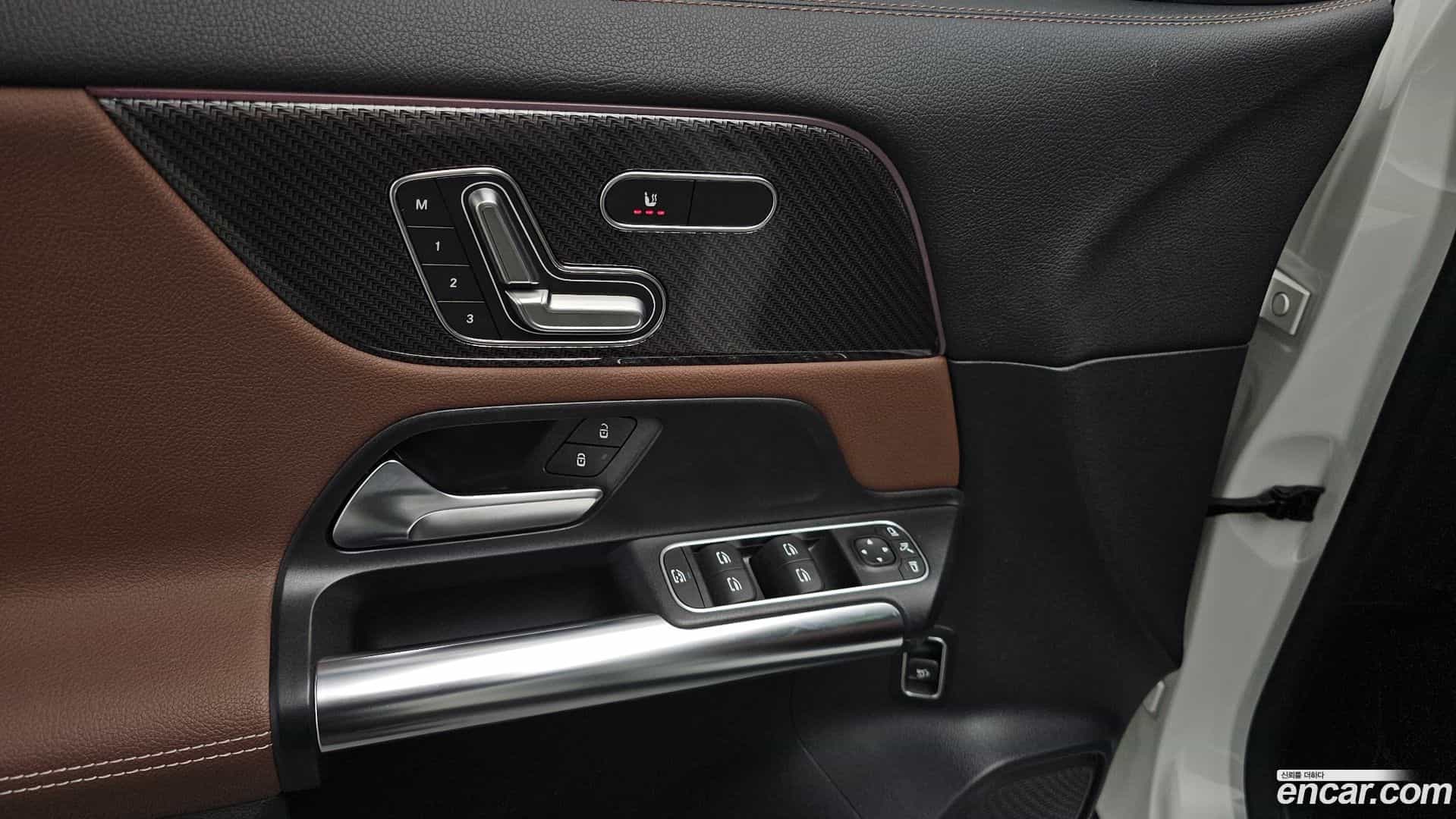 GLA-Class Mercedes-Benz 2023.1-OPTION-021