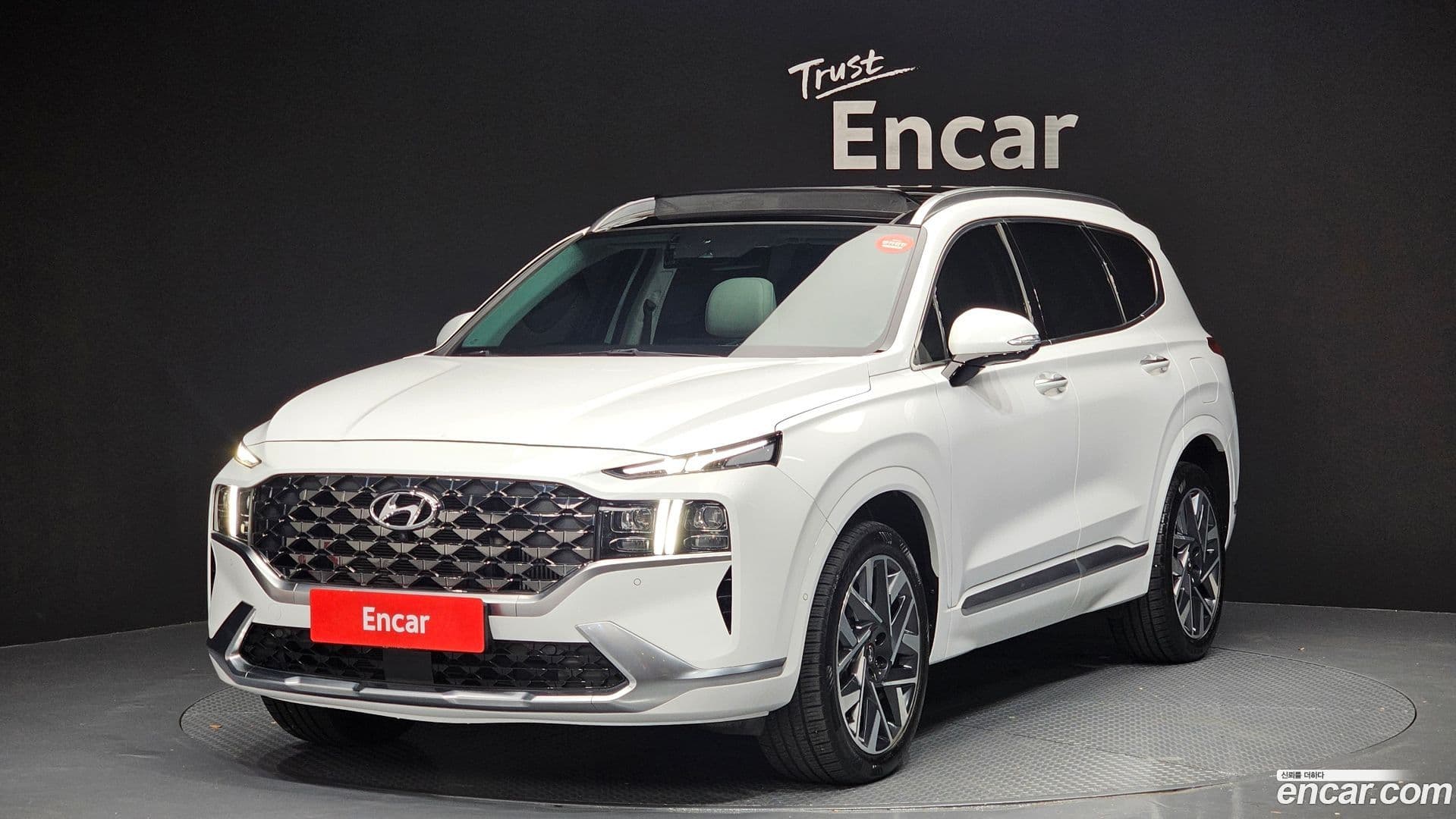 Main__Slider__Photo:Santafe Hyundai 2021.0-0