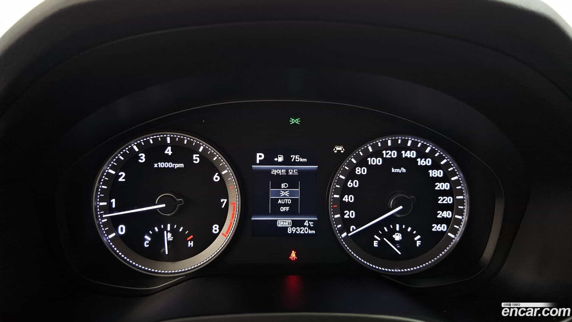 Grandeur Hyundai 2017.10-INNER-008