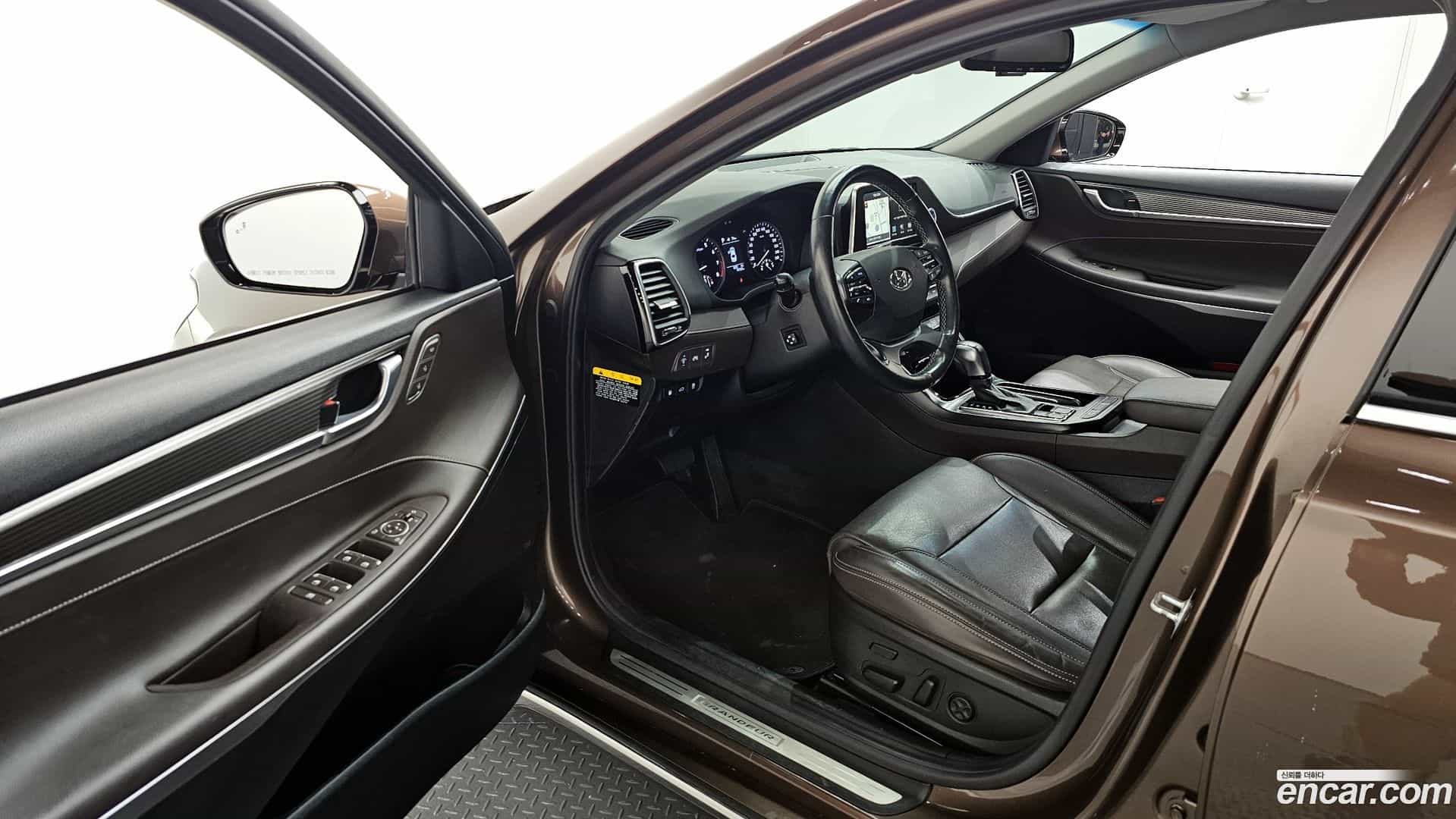 Grandeur Hyundai 2017.10-INNER-010