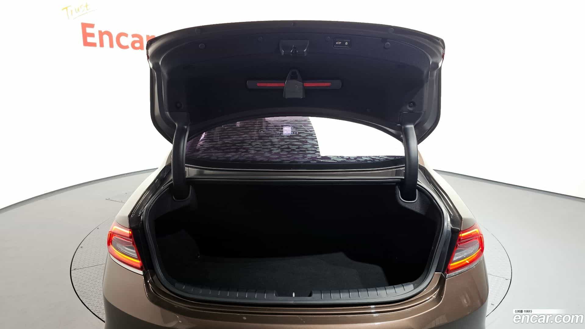 Grandeur Hyundai 2017.10-OPTION-024