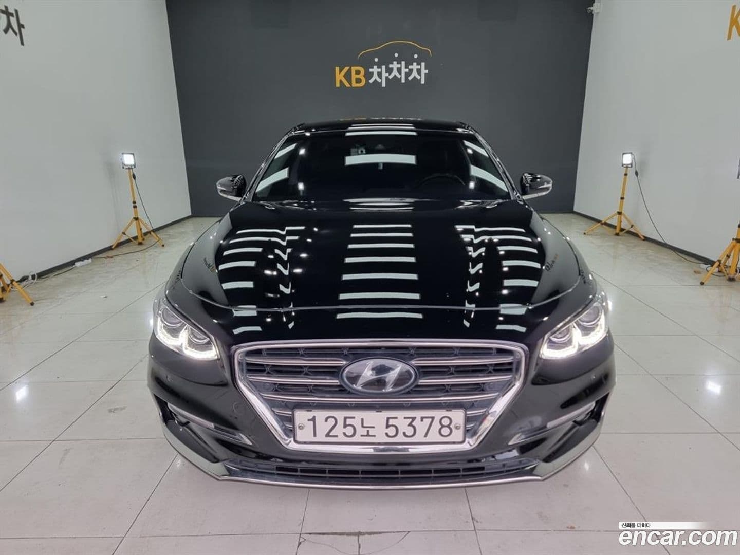 Main__Slider__Photo:Grandeur Hyundai 2019.4-0