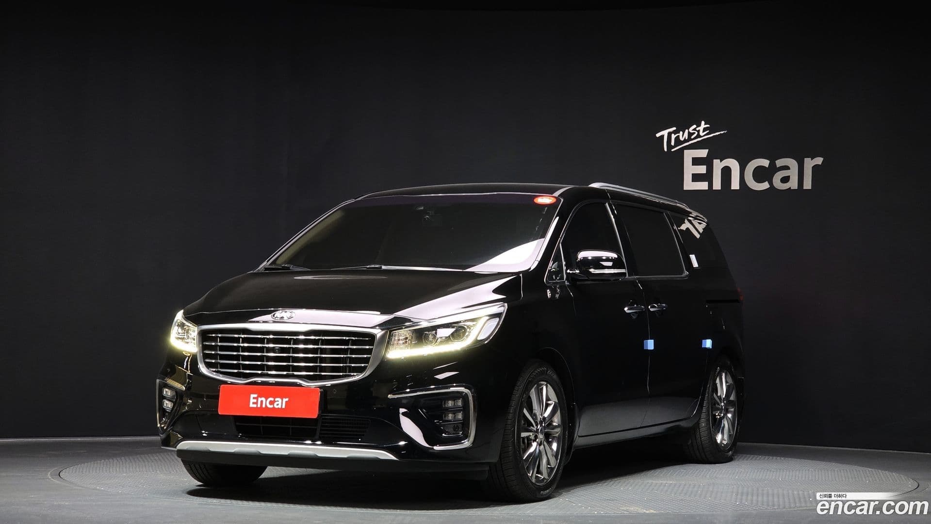 Main__Slider__Photo:Canival Kia 2018.8-0