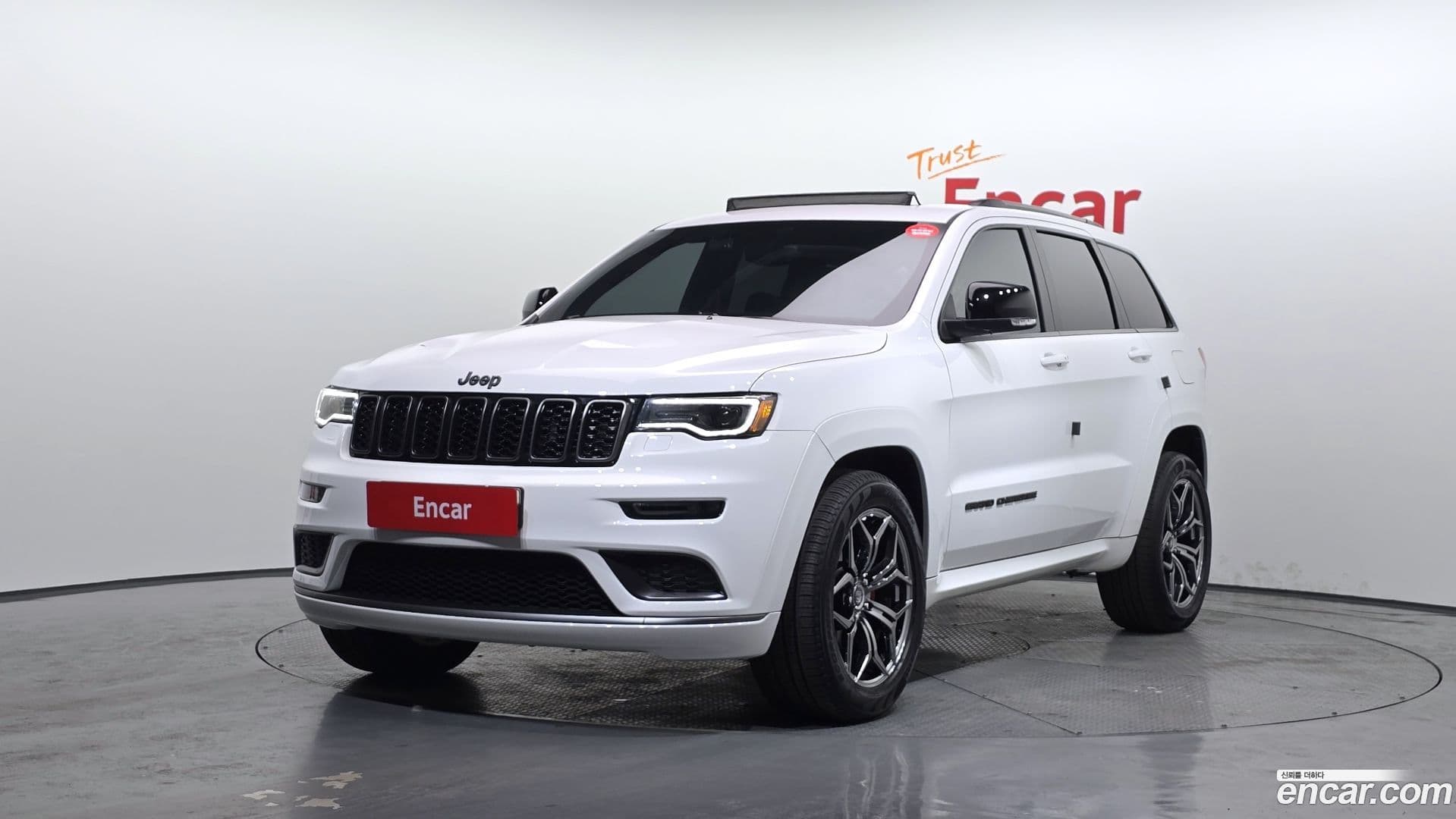 Main__Slider__Photo:Cherokee Jeep 2019.3-0