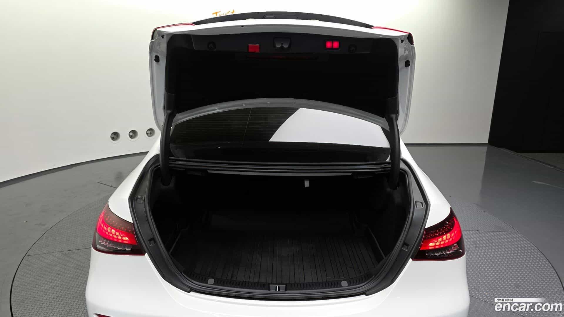 E-Class Mercedes-Benz 2021.9-OPTION-024