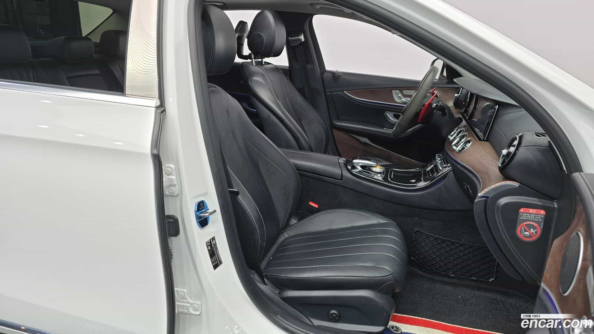 E-Class Mercedes-Benz 2016.10-INNER-010