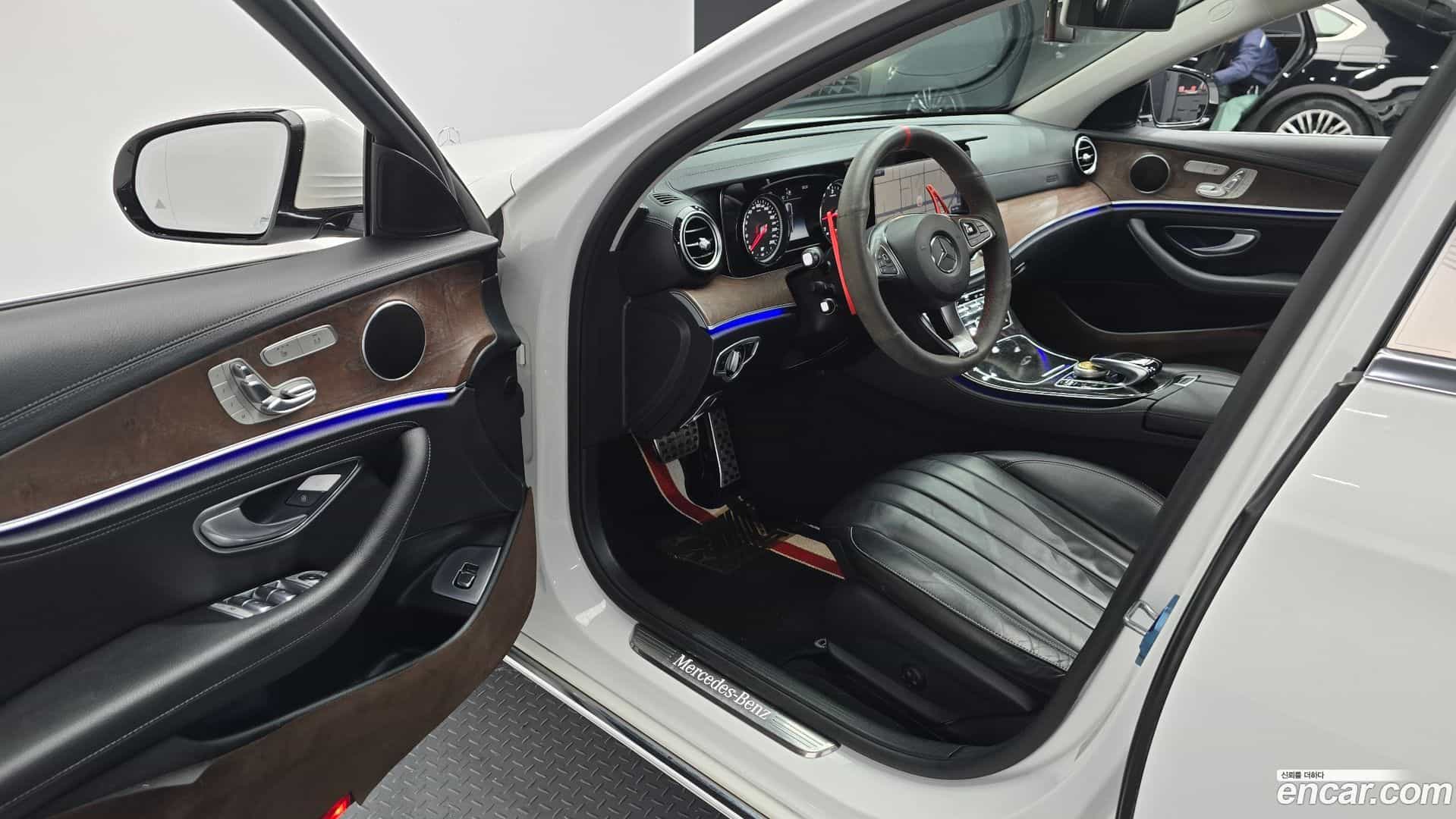 E-Class Mercedes-Benz 2016.10-OPTION-015