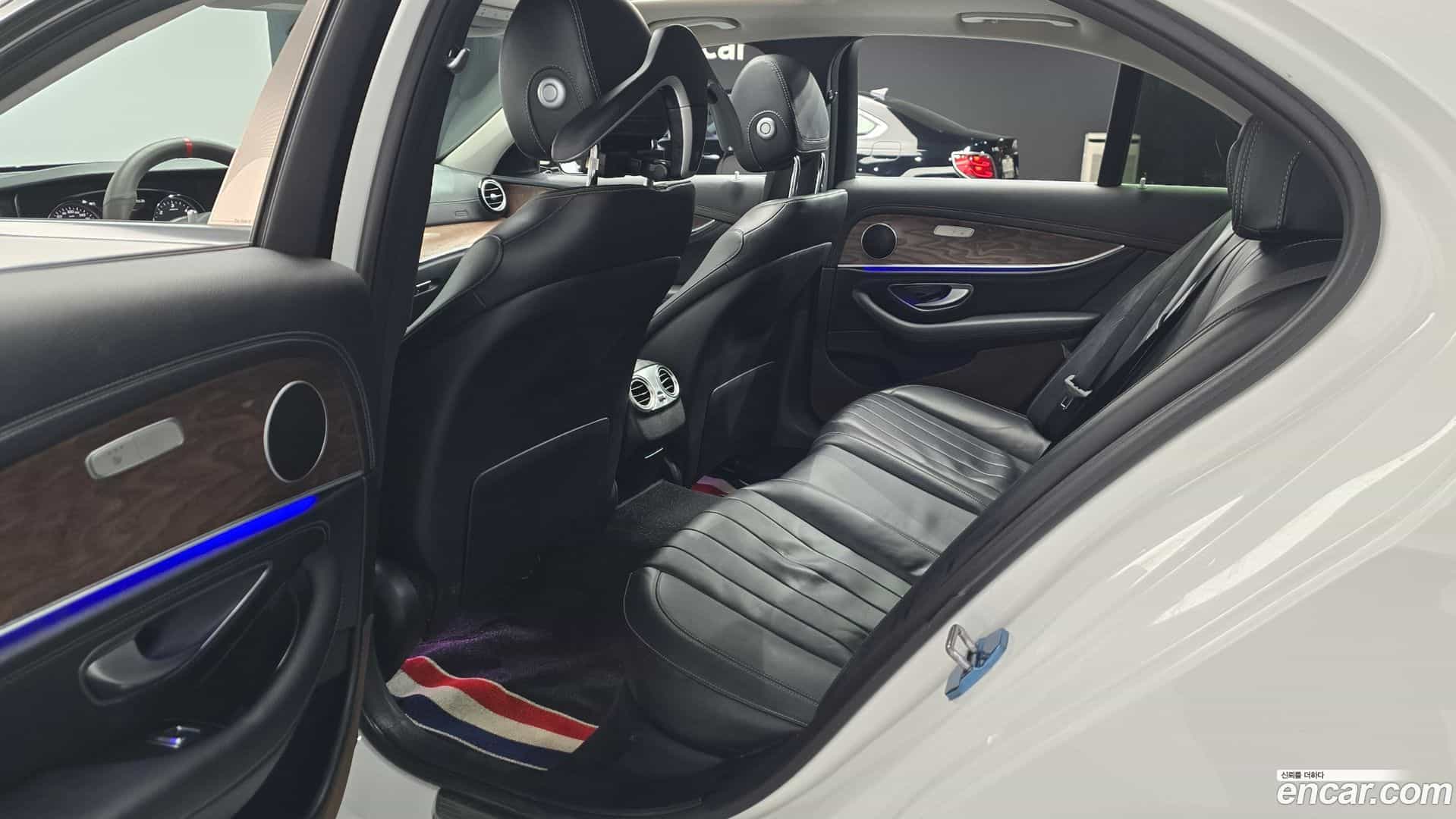 E-Class Mercedes-Benz 2016.10-OPTION-016
