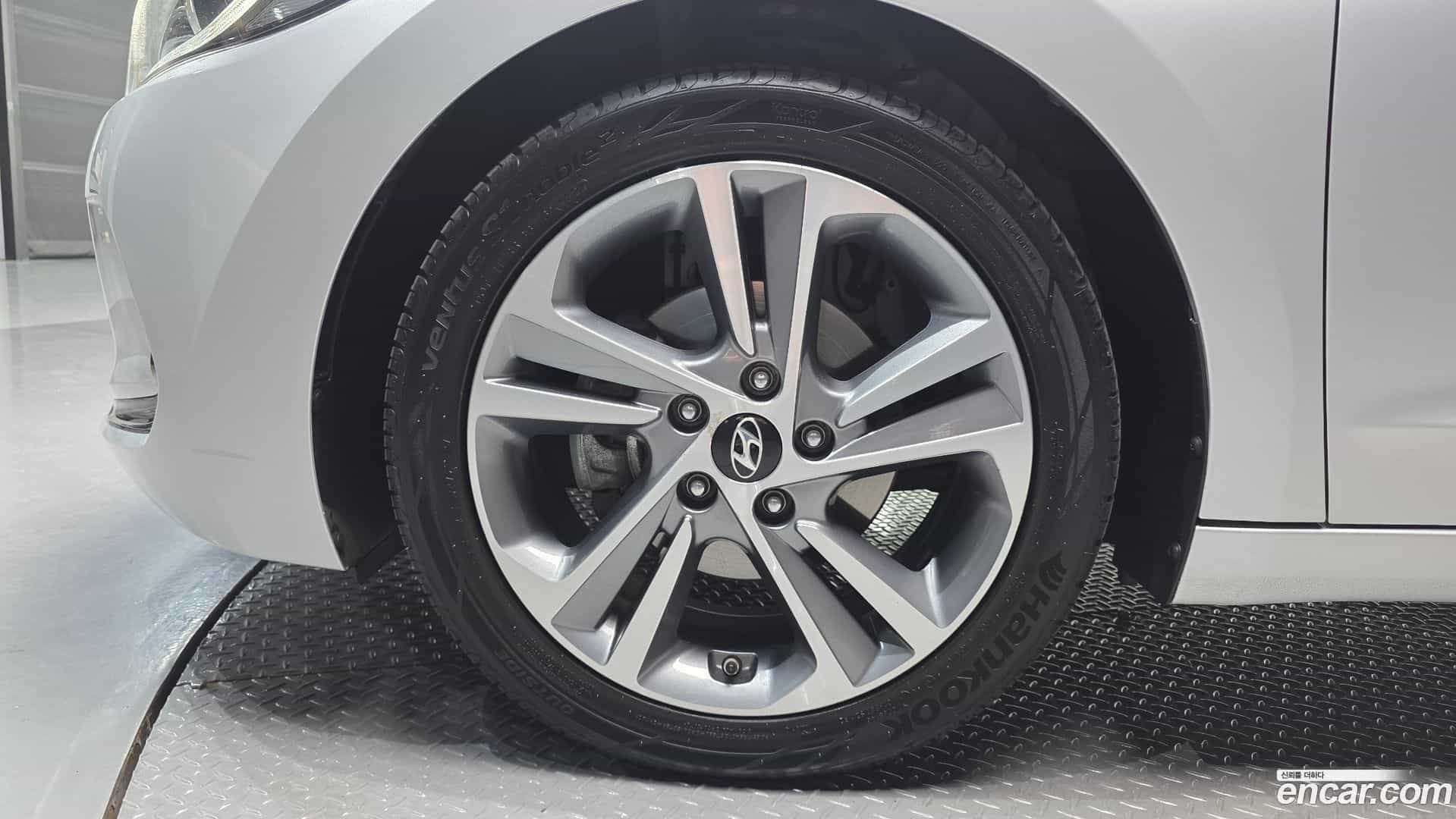 AVANTE Hyundai 2016.2-OUTER-005