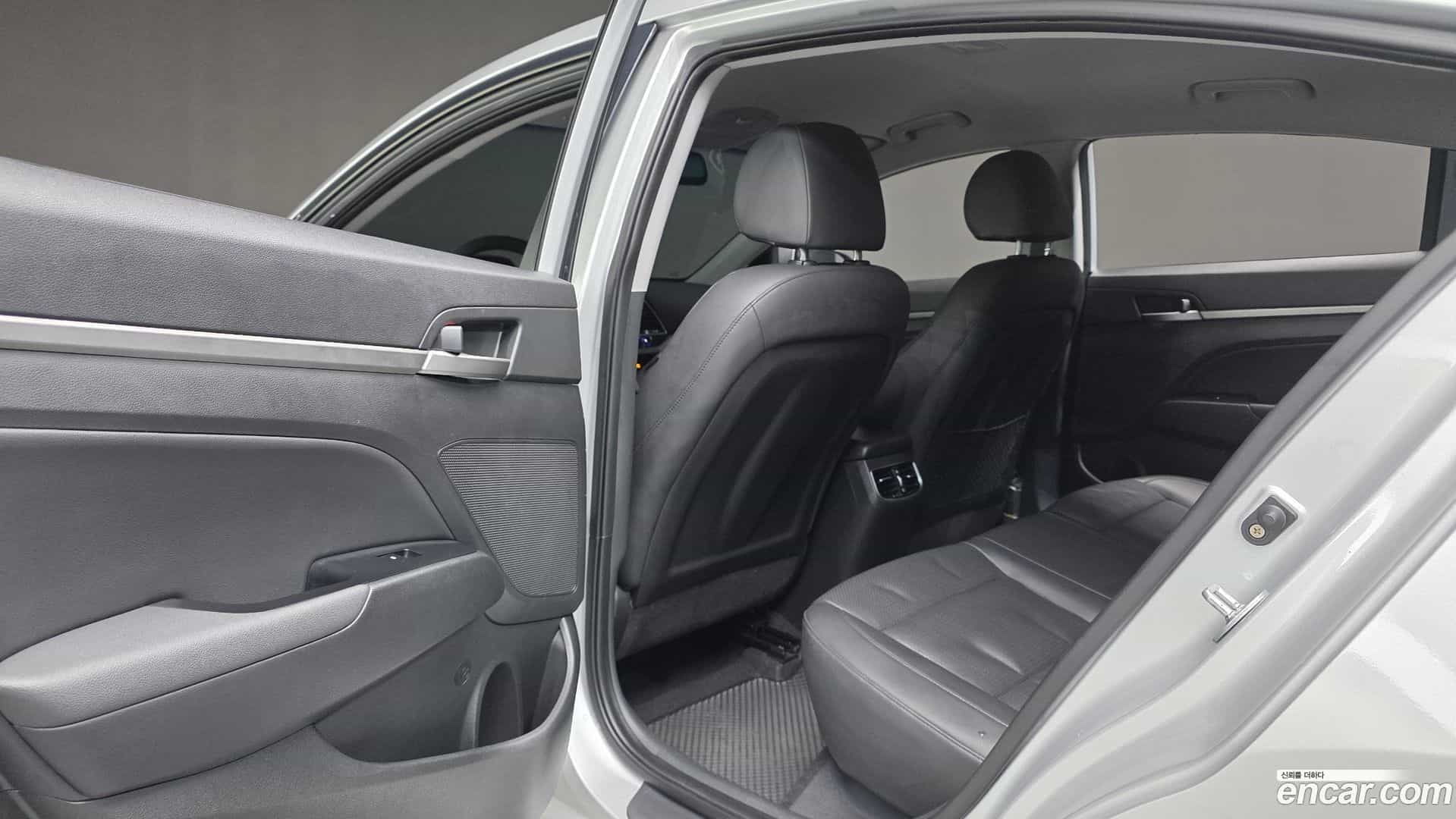 AVANTE Hyundai 2016.2-OPTION-022