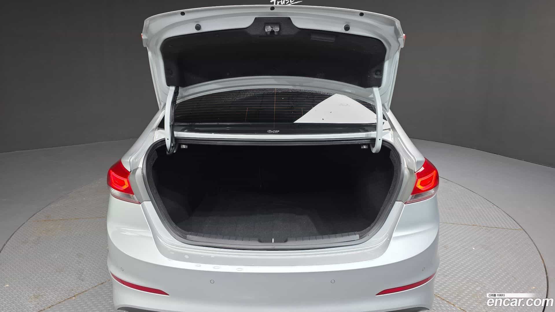 AVANTE Hyundai 2016.2-OPTION-024