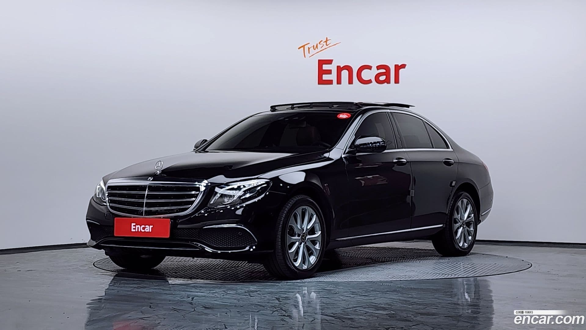 Main__Slider__Photo:E-Class Mercedes-Benz 2019.7-0