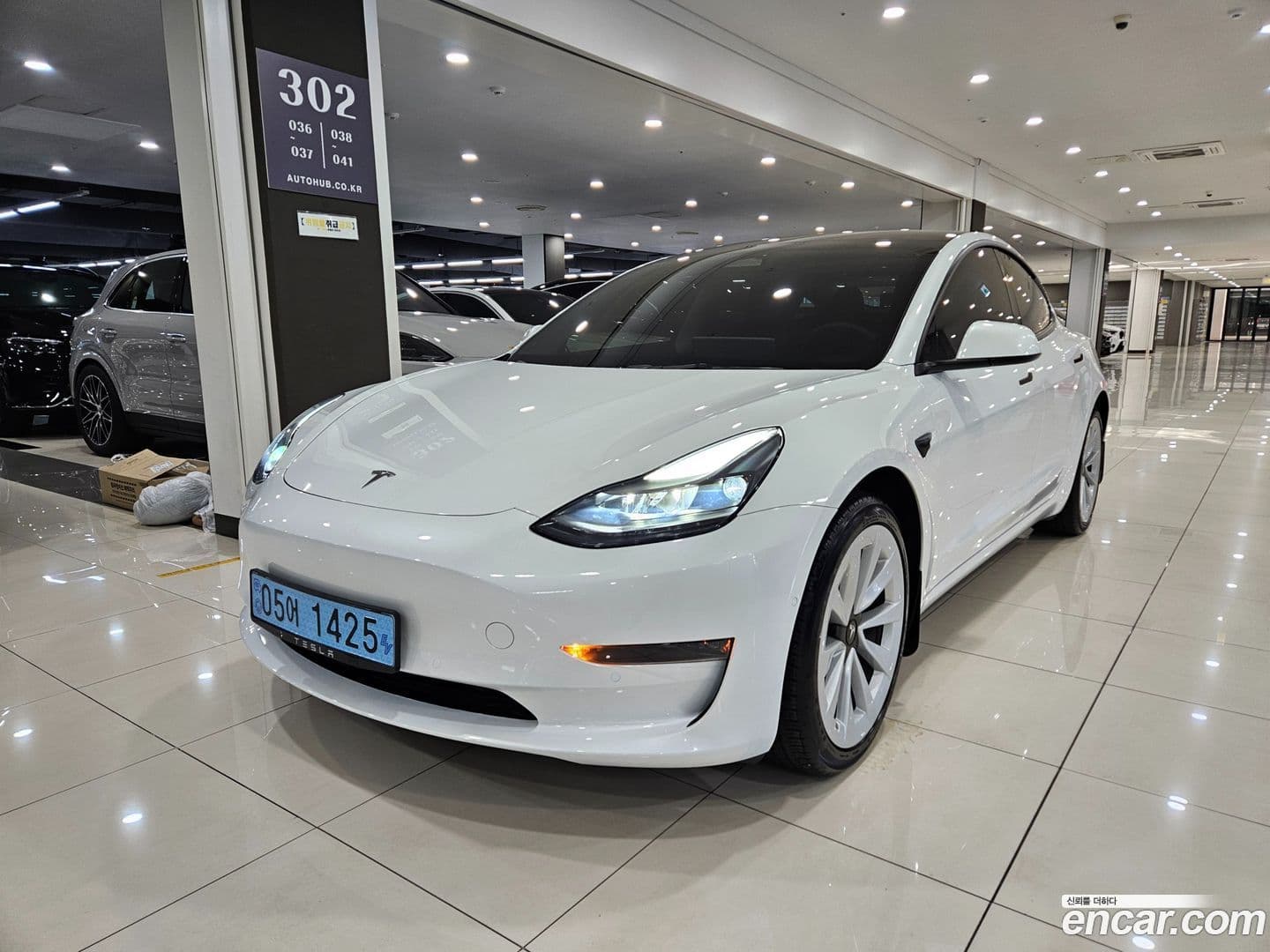 Main__Slider__Photo:Model 3 Tesla 2022.8-0