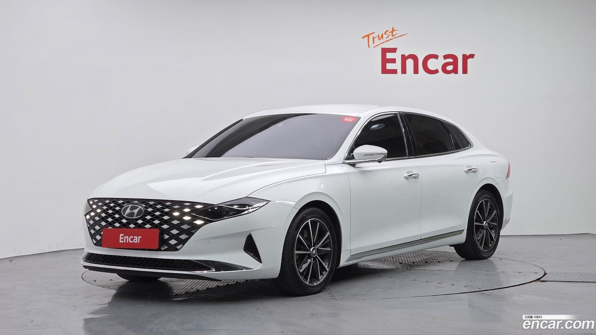 Main__Slider__Photo:Grandeur Hyundai 2020.8-0