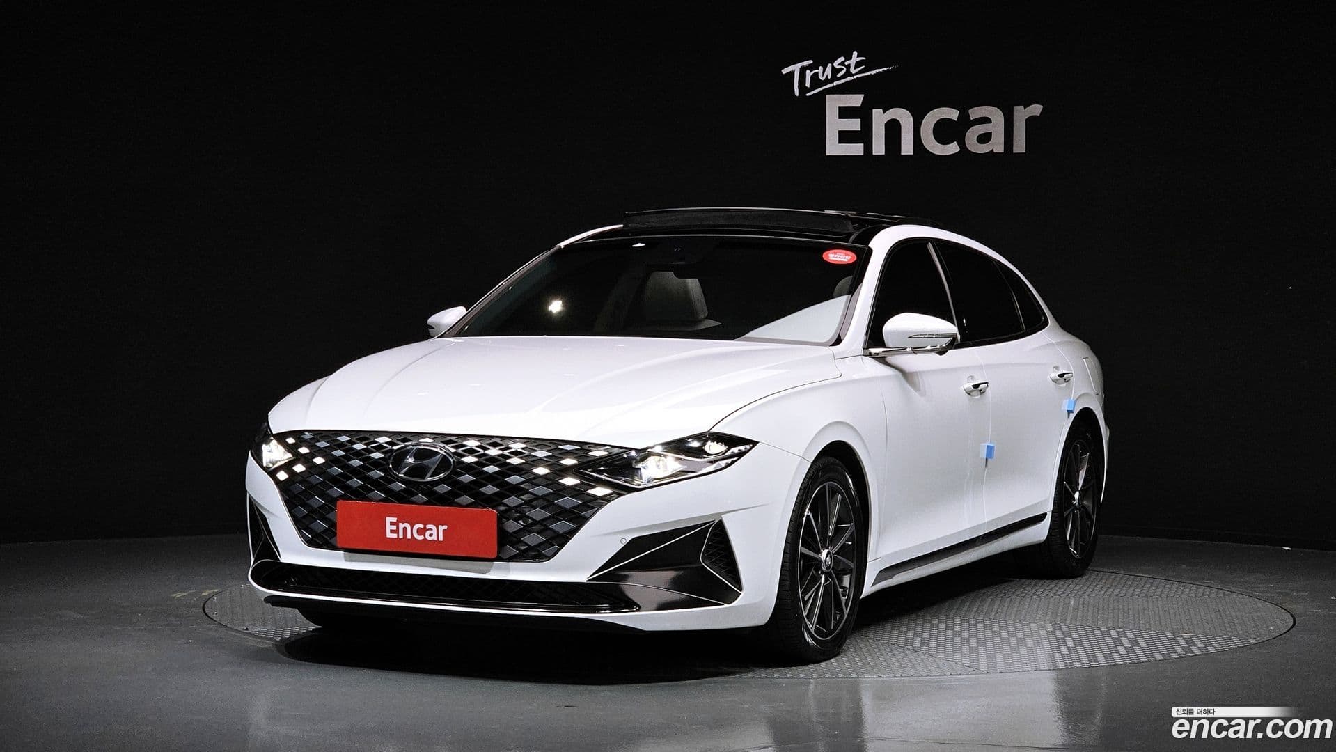 Main__Slider__Photo:Grandeur Hyundai 2021.6-0
