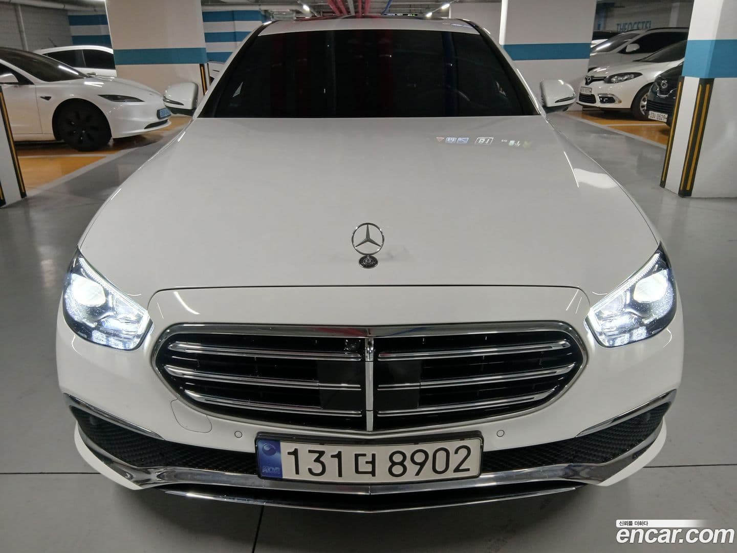 Main__Slider__Photo:E-Class Mercedes-Benz 2023.9-0
