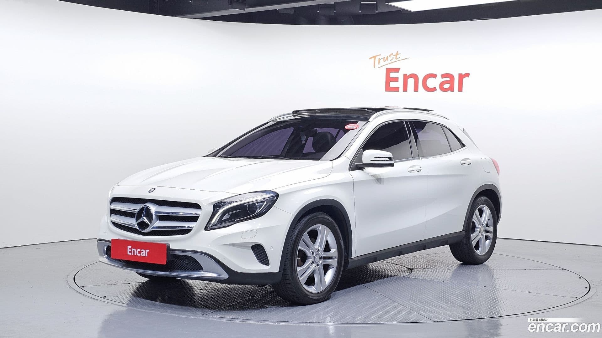 Main__Slider__Photo:GLA-Class Mercedes-Benz 2014.8-0