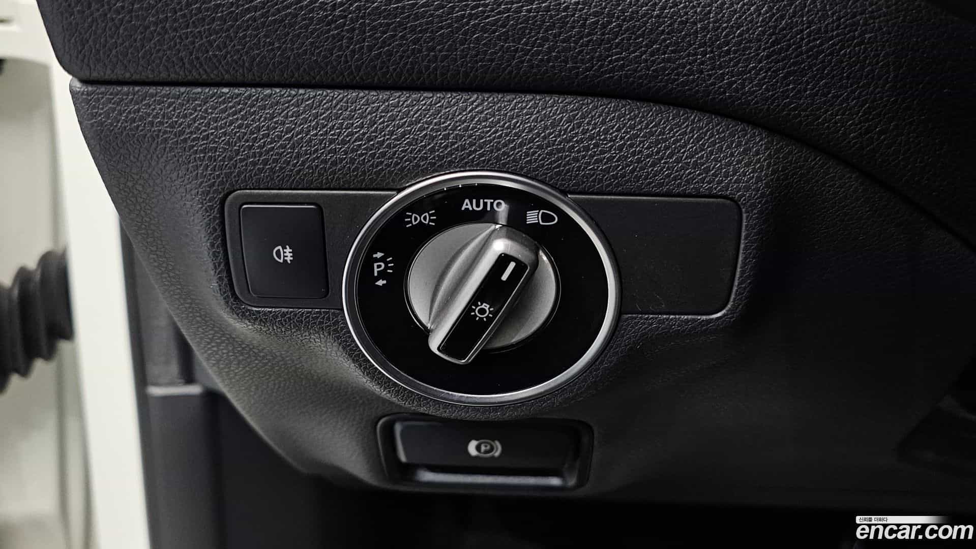 GLA-Class Mercedes-Benz 2014.8-OPTION-017