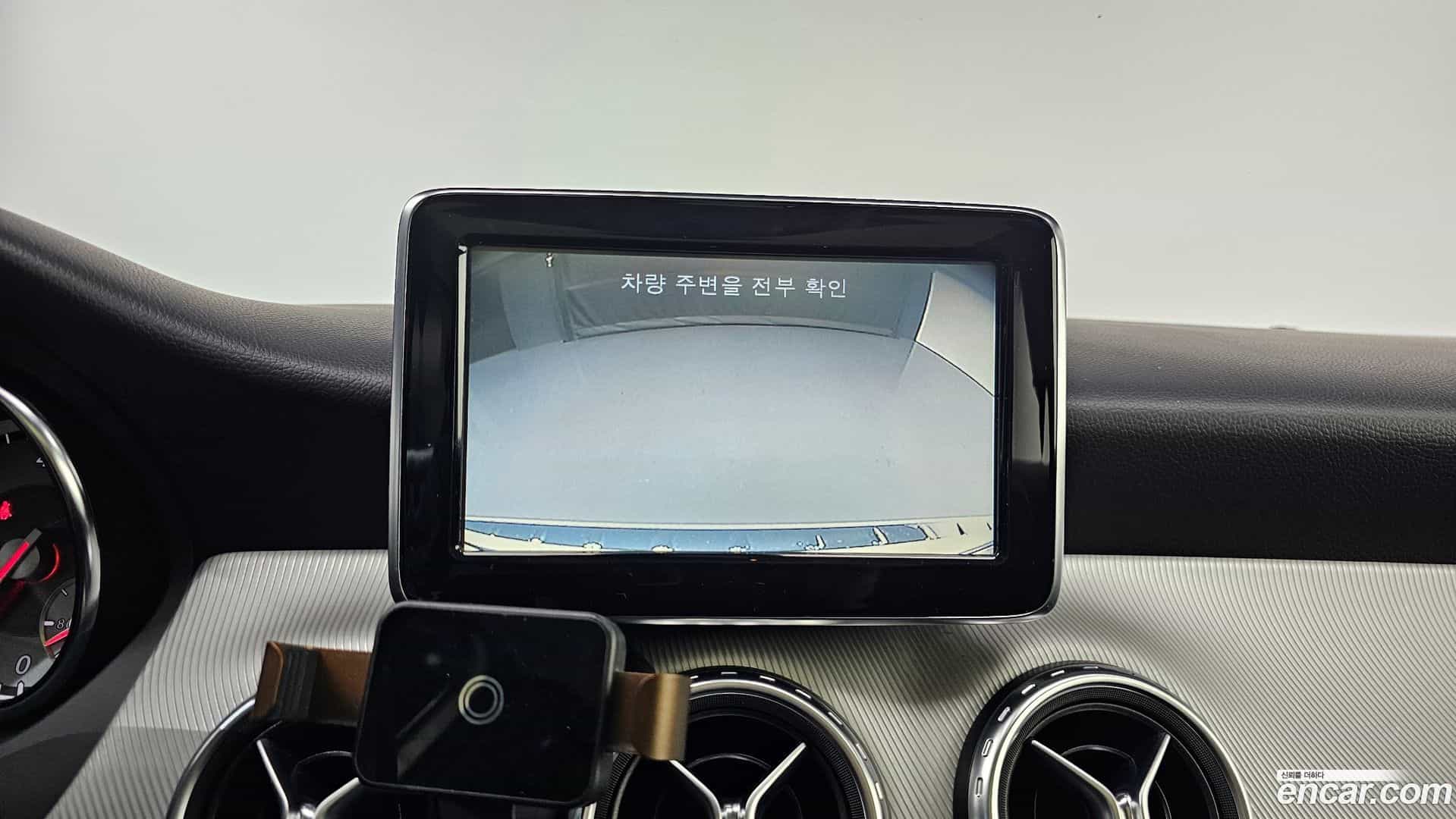 GLA-Class Mercedes-Benz 2014.8-OPTION-021