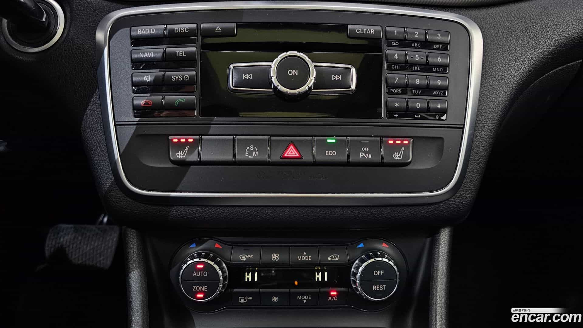 GLA-Class Mercedes-Benz 2014.8-OPTION-022
