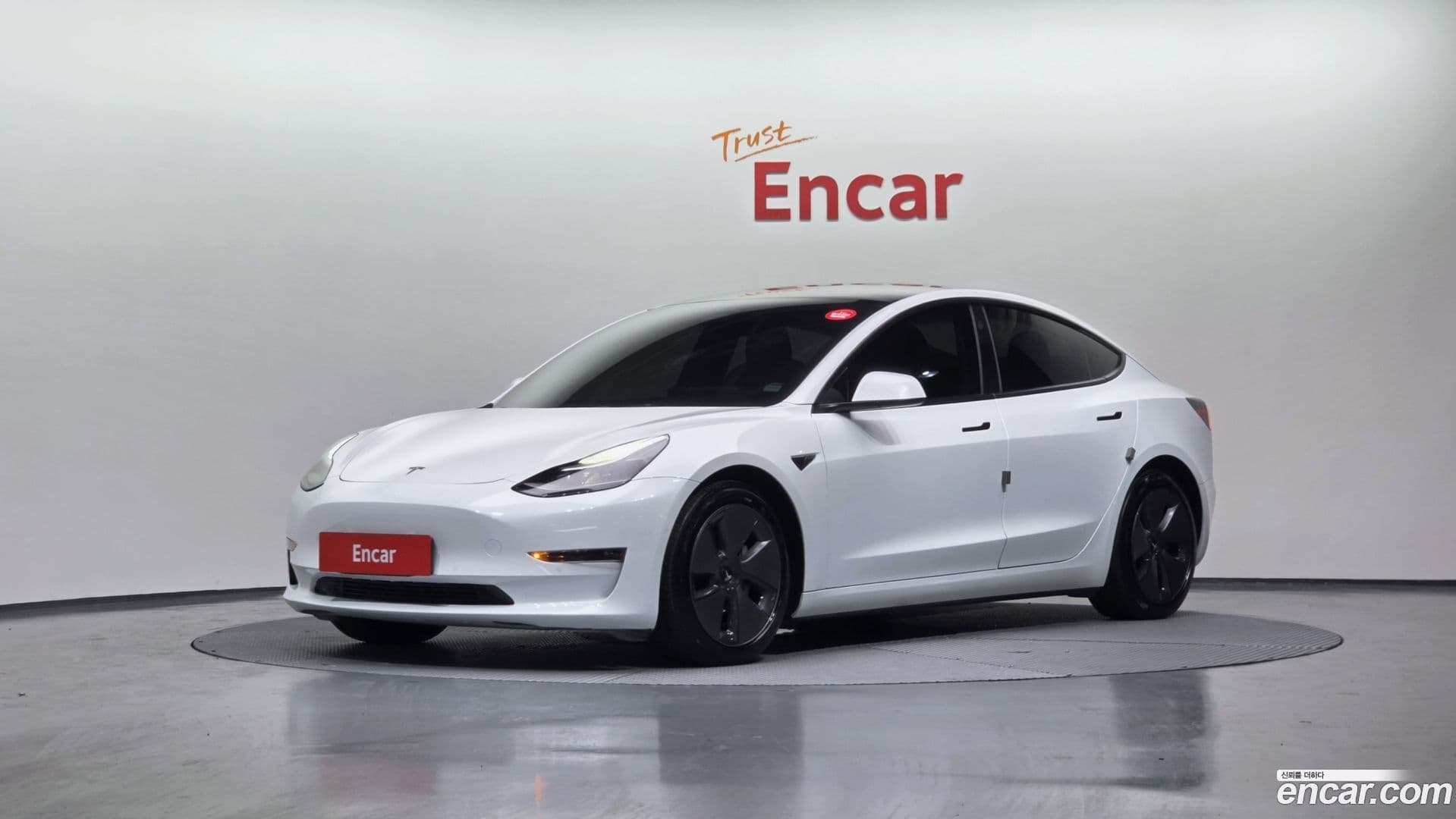Main__Slider__Photo:Model 3 Tesla 2022.8-0