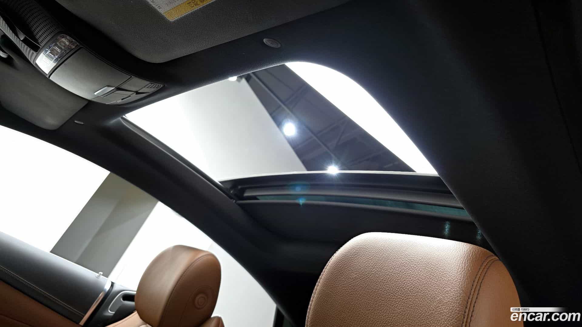 E-Class Mercedes-Benz 2018.10-OPTION-023