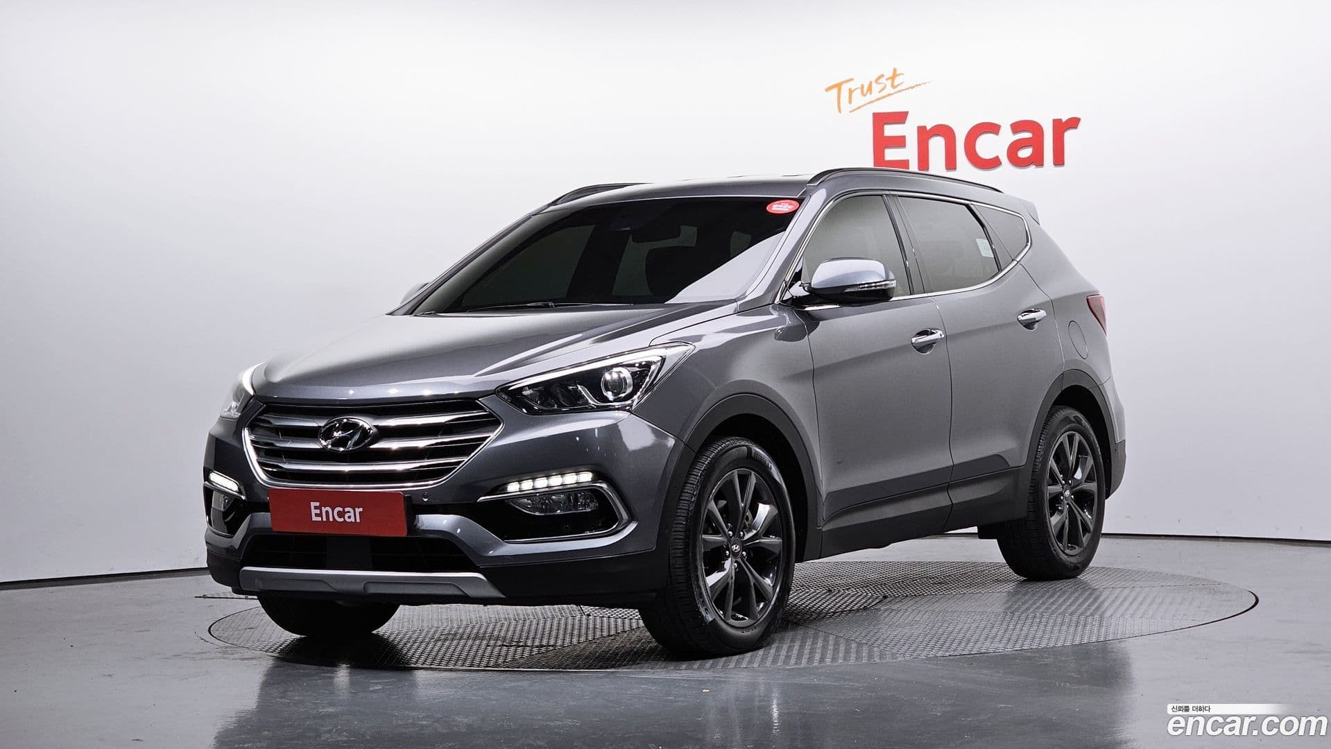 Main__Slider__Photo:Santafe Hyundai 2016.0-0
