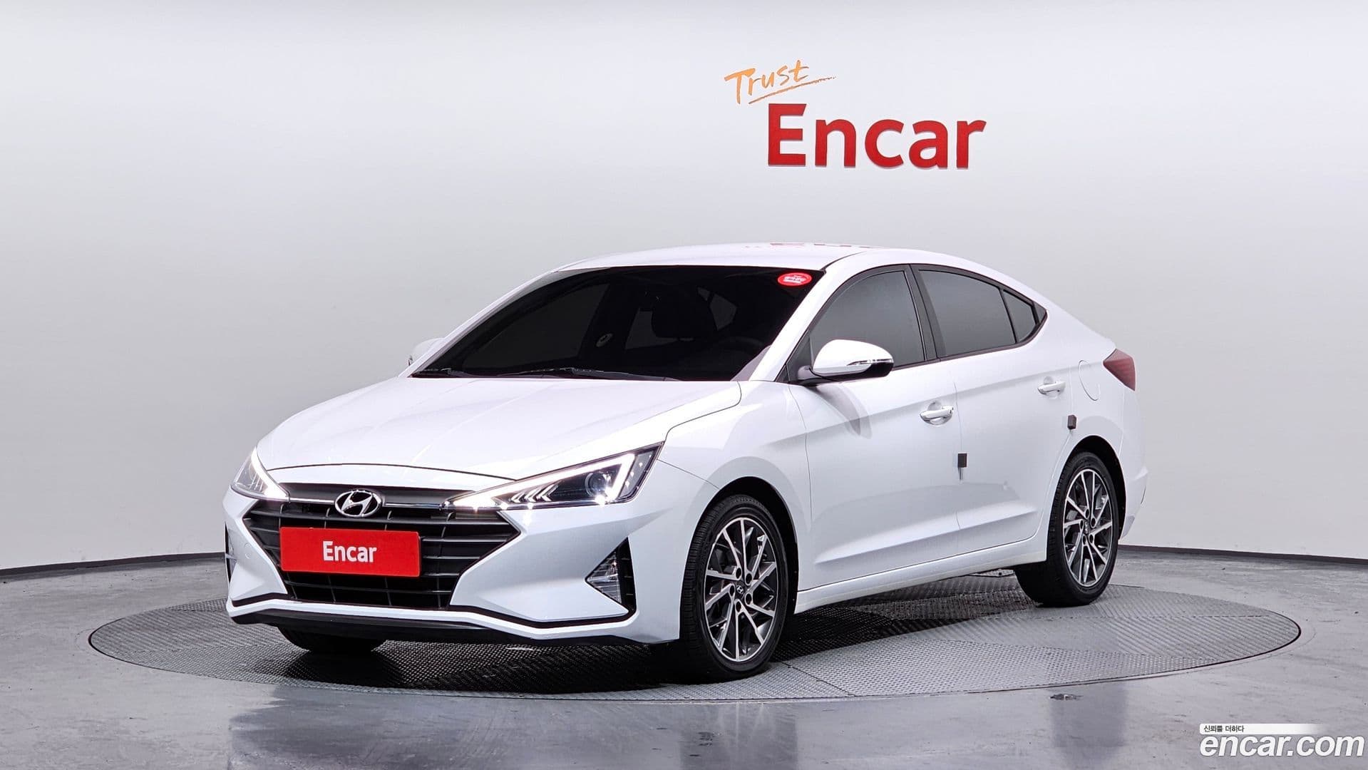 Main__Slider__Photo:AVANTE Hyundai 2019.3-0