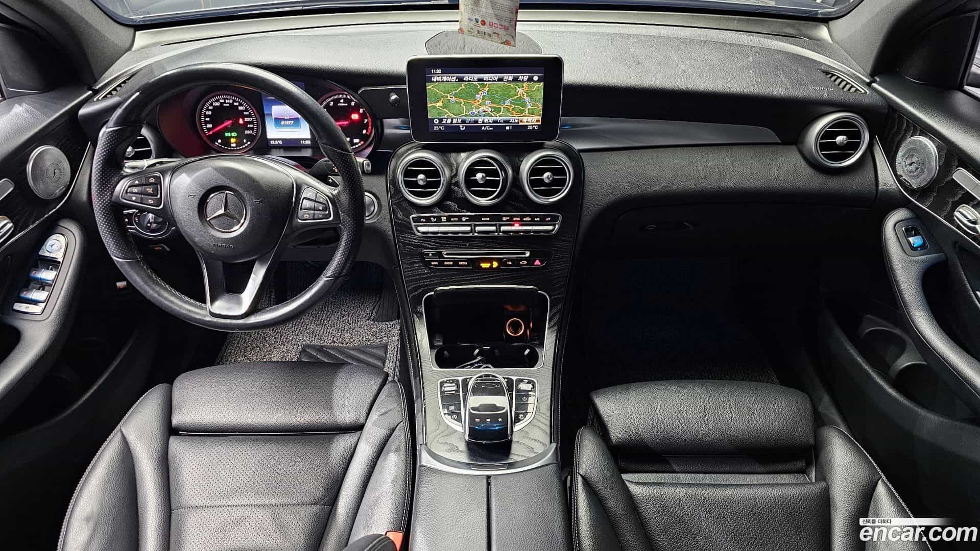 GLC-Class Mercedes-Benz 2019.9-INNER-007