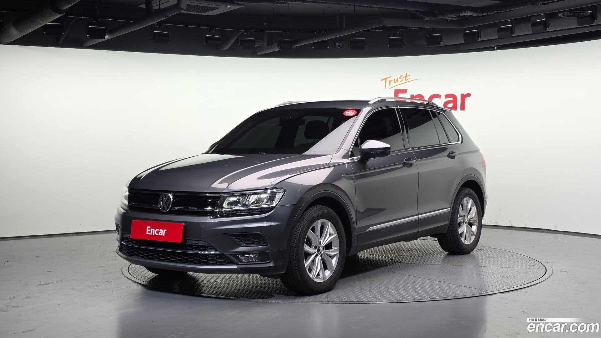 Main__Slider__Photo:Tiguan Volkswagen 2020.9-0