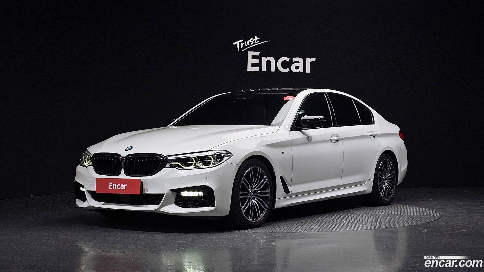 Main__Slider__Photo:5-Series BMW 2019.3-0