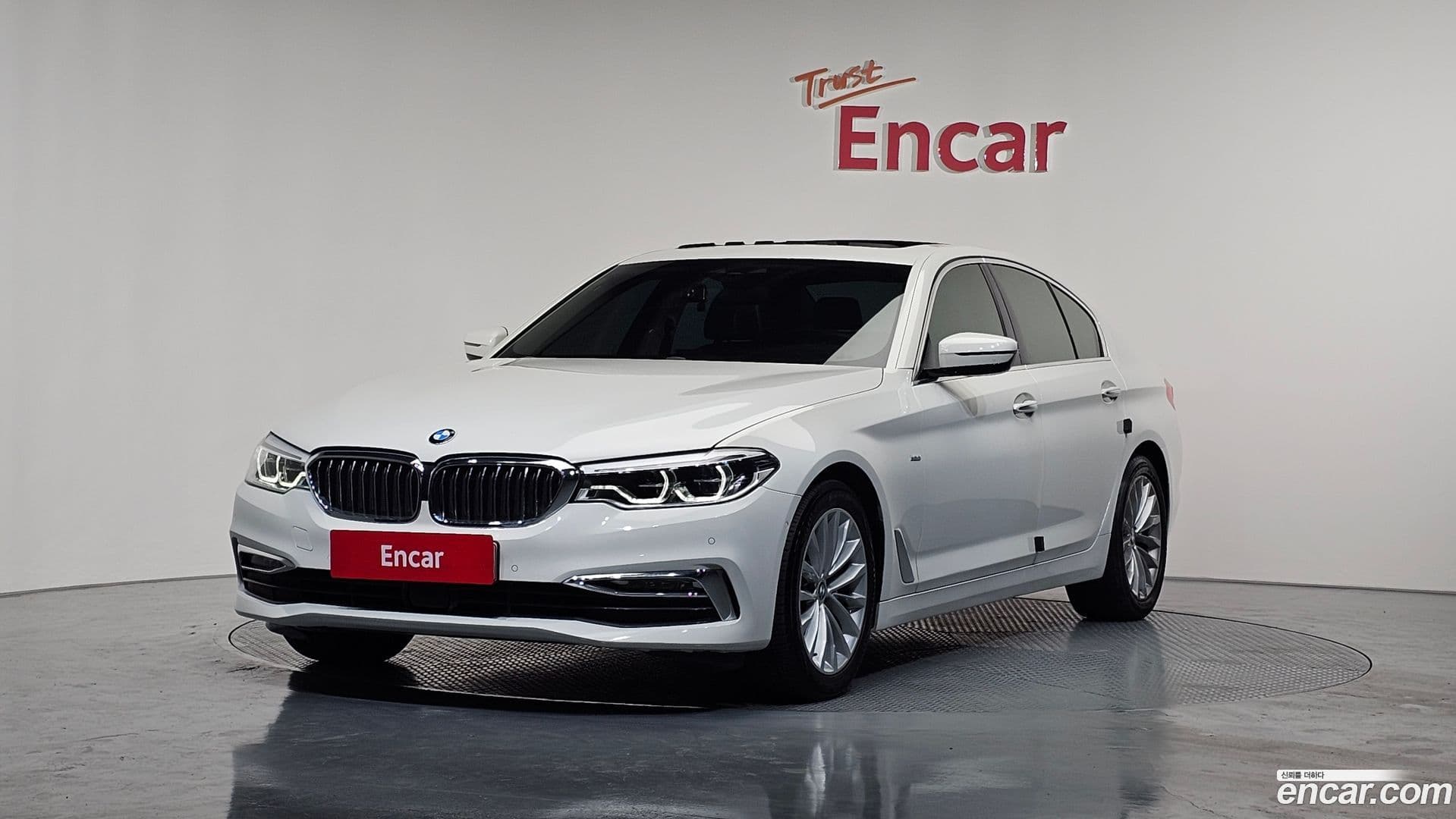 Main__Slider__Photo:5-Series BMW 2018.5-0