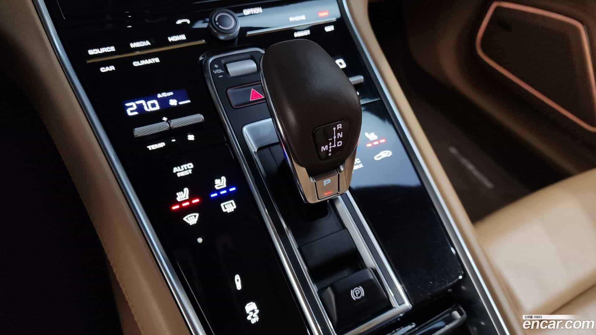 Panamera Porsche 2020.3-INNER-009