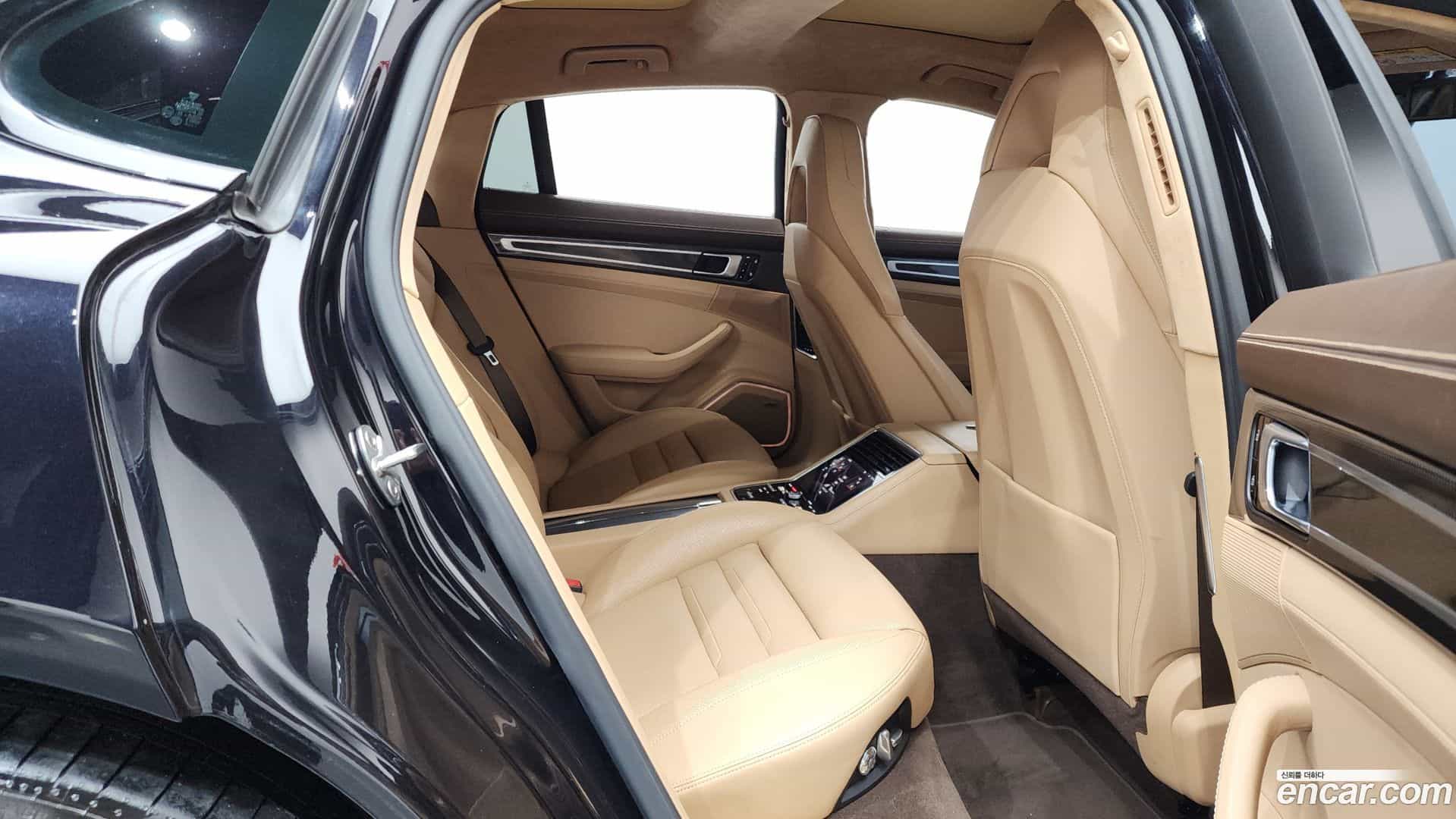 Panamera Porsche 2020.3-OPTION-016