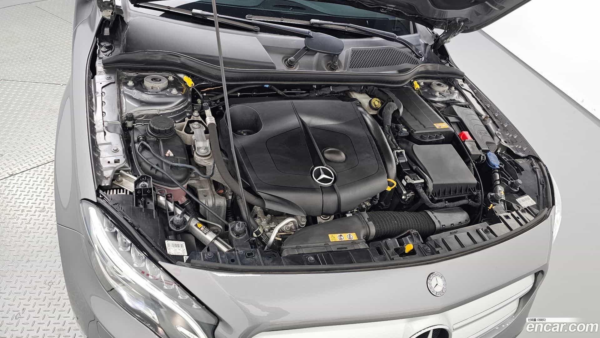 GLA-Class Mercedes-Benz 2015.8-INNER-006