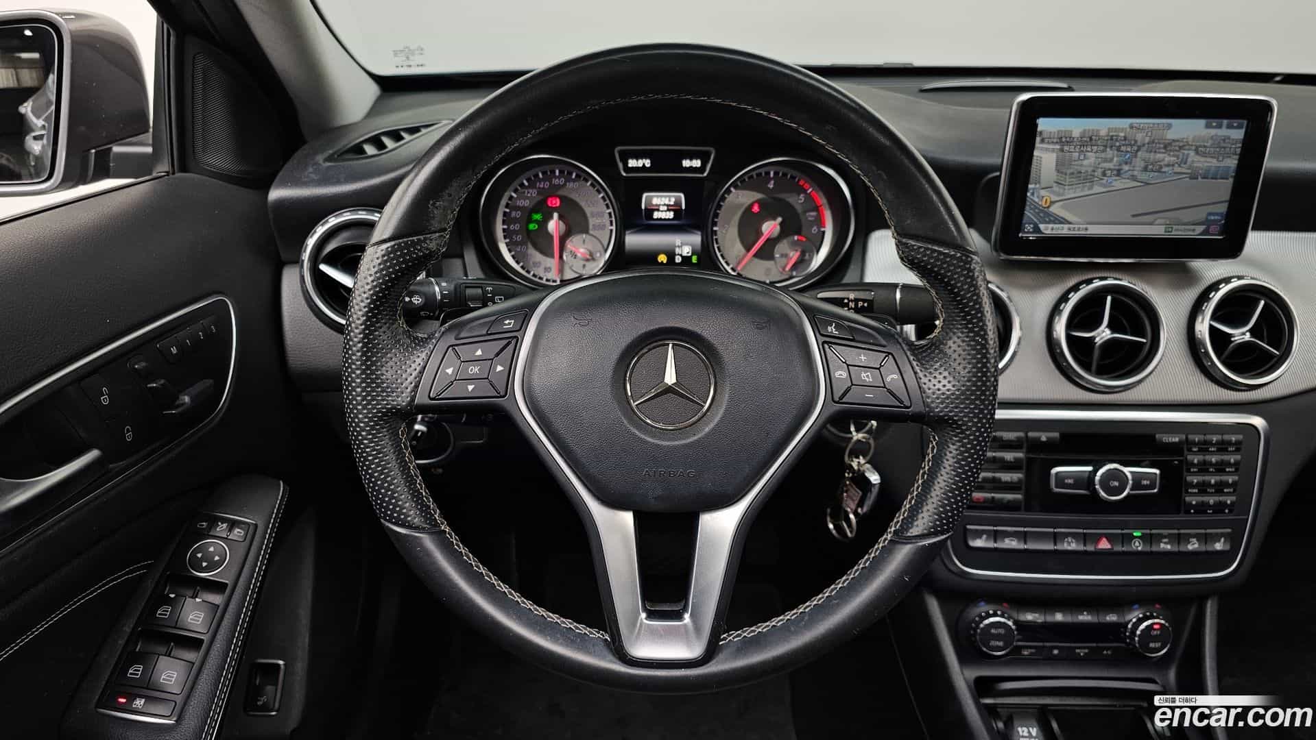 GLA-Class Mercedes-Benz 2015.8-OPTION-017