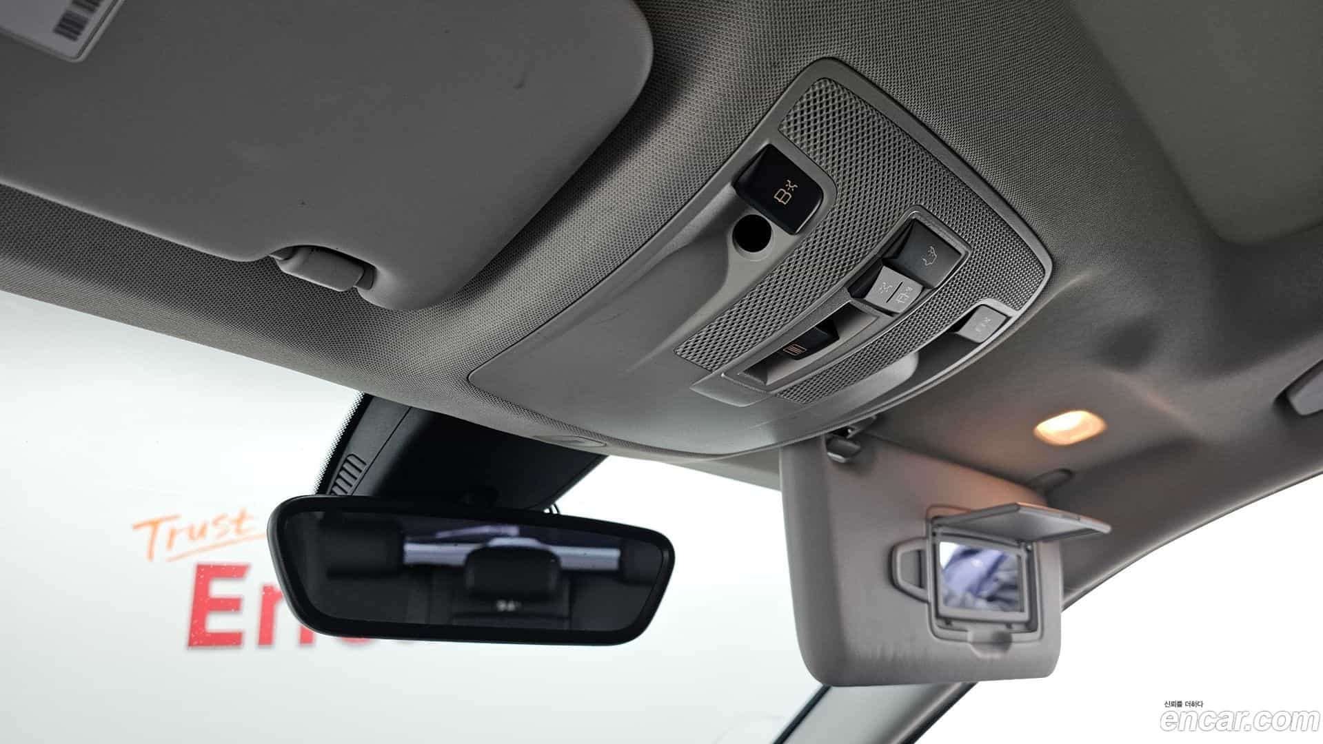 GLA-Class Mercedes-Benz 2015.8-OPTION-021