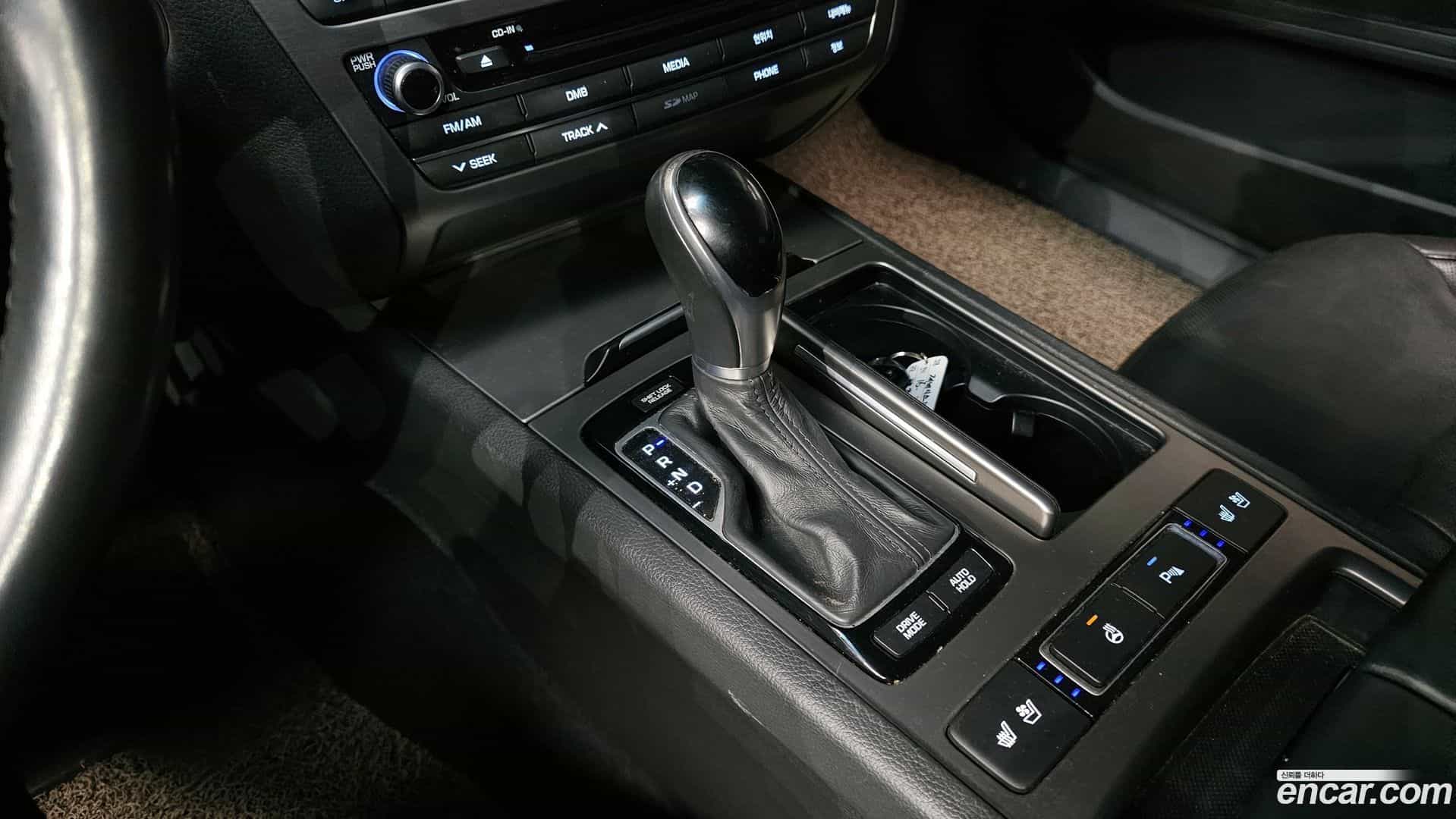 Genesis Hyundai 2016.0-INNER-009