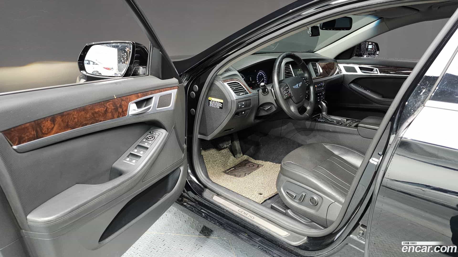 Genesis Hyundai 2016.0-INNER-010